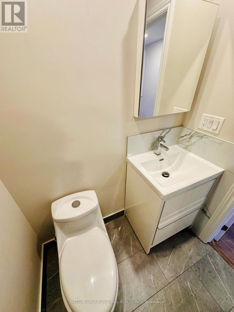 1032 Burnhamthorpe Road E, Mississauga, Ontario  L4Y 2X6 - Photo 21 - W12597348