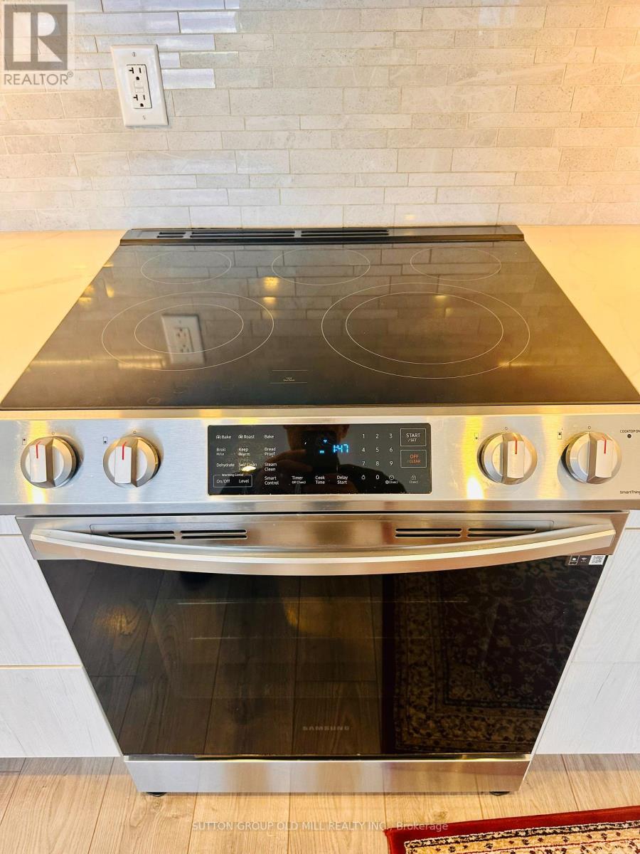 1032 Burnhamthorpe Road E, Mississauga, Ontario  L4Y 2X6 - Photo 5 - W12597348