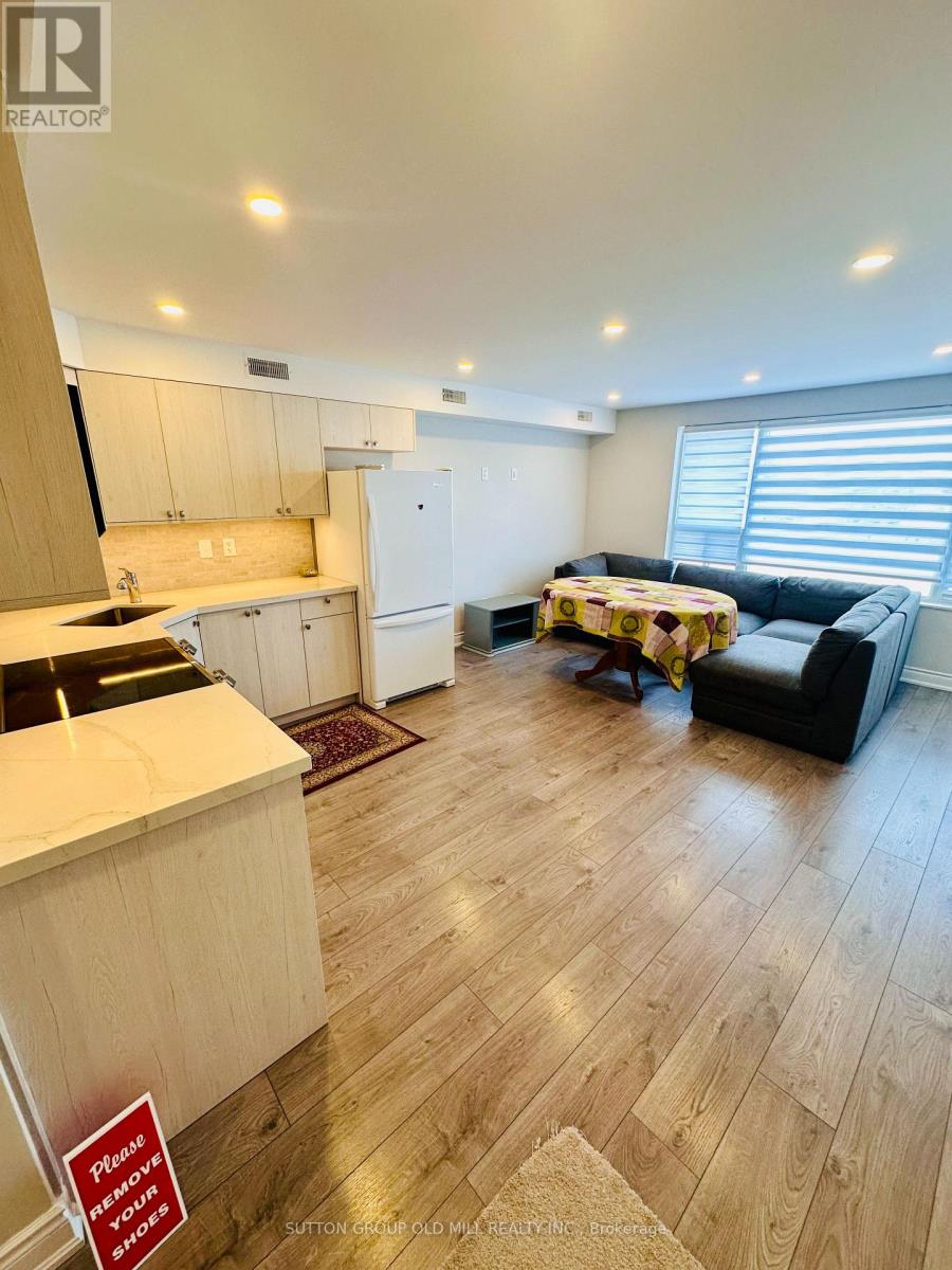 1032 Burnhamthorpe Road E, Mississauga, Ontario  L4Y 2X6 - Photo 7 - W12597348