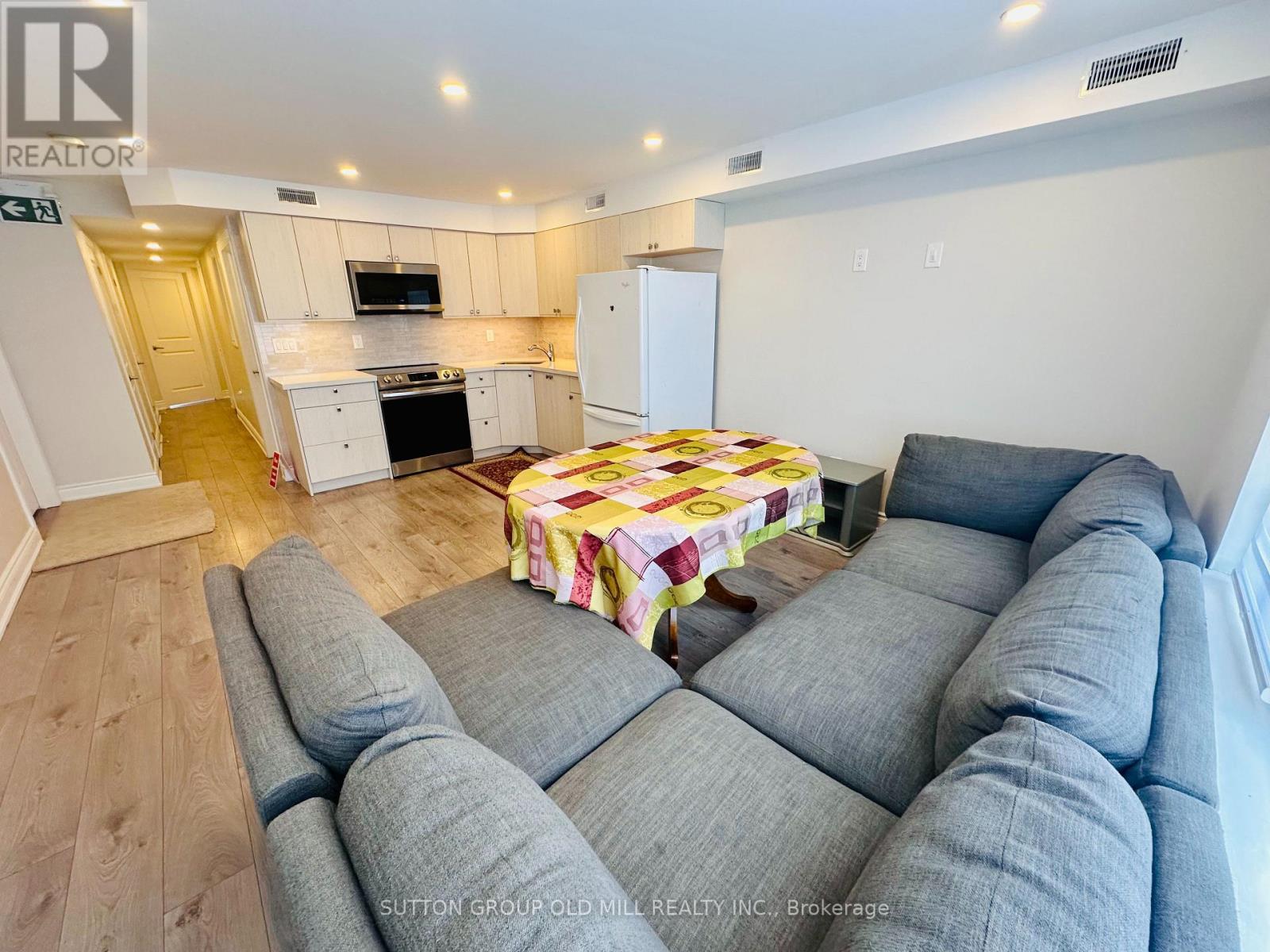 1032 Burnhamthorpe Road E, Mississauga, Ontario  L4Y 2X6 - Photo 9 - W12597348