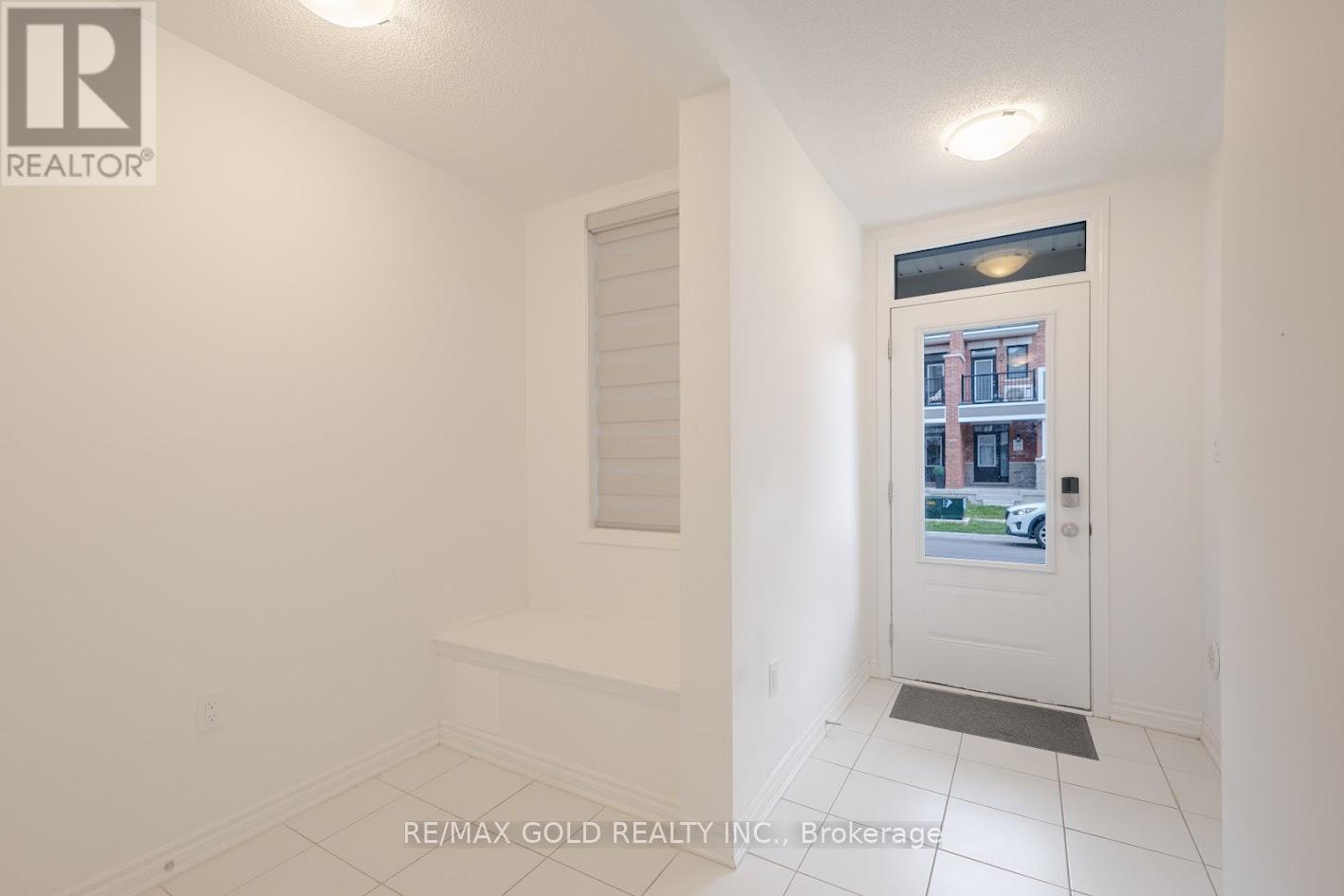 3 Melmar Street, Brampton, Ontario  L7A 0B6 - Photo 4 - W12597350