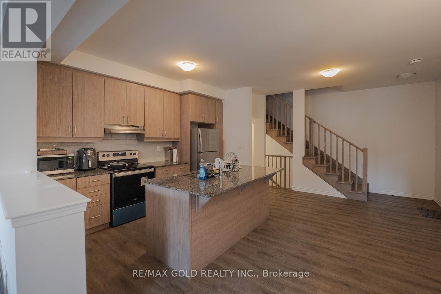 3 Melmar Street, Brampton, Ontario  L7A 0B6 - Photo 7 - W12597350