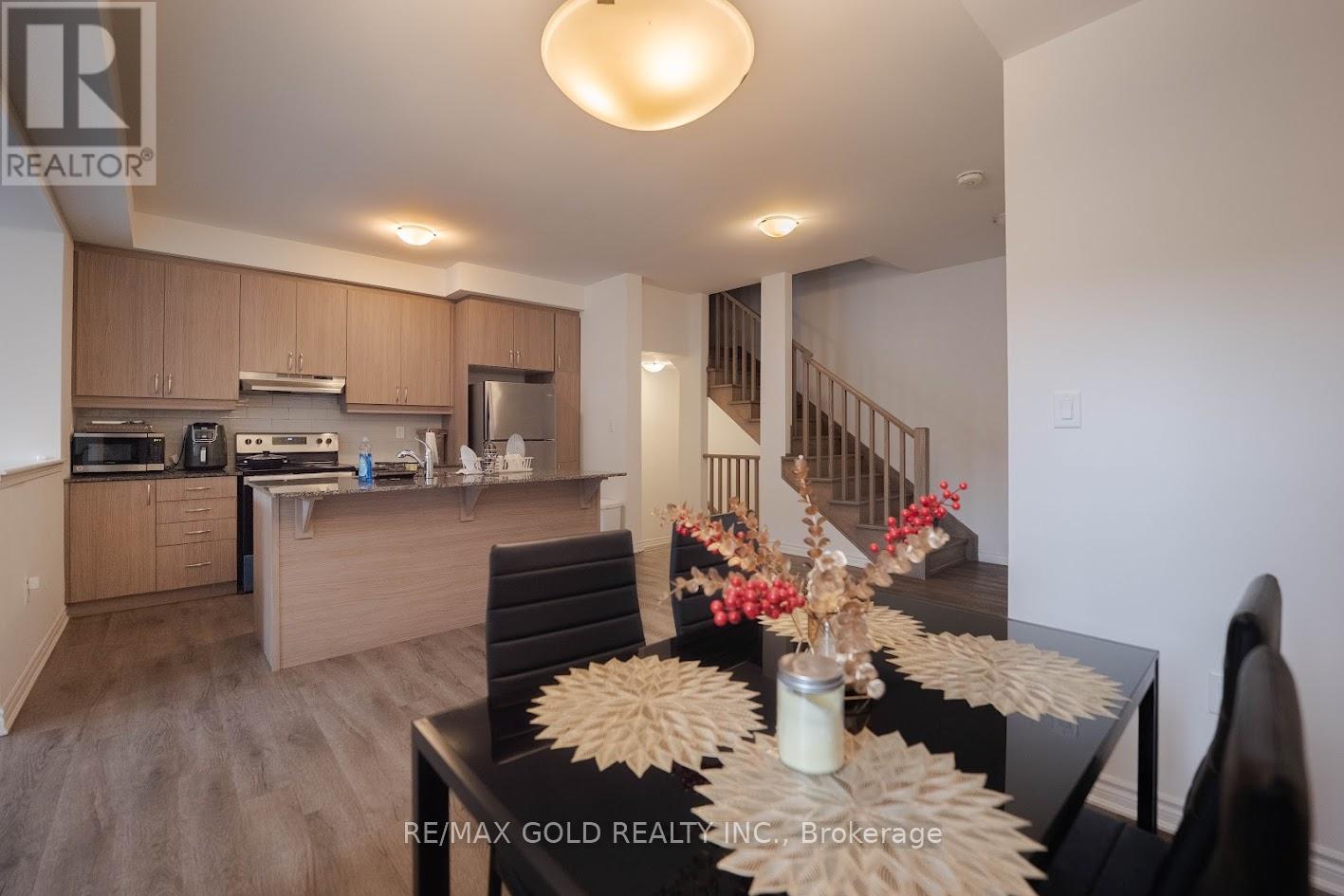 3 Melmar Street, Brampton, Ontario  L7A 0B6 - Photo 9 - W12597350