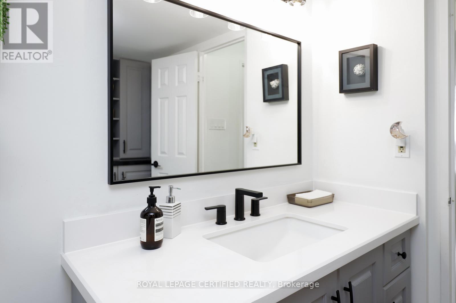 1409 - 700 Constellation Drive, Mississauga (Hurontario), Ontario  L5R 3G8 - Photo 20 - W12597354