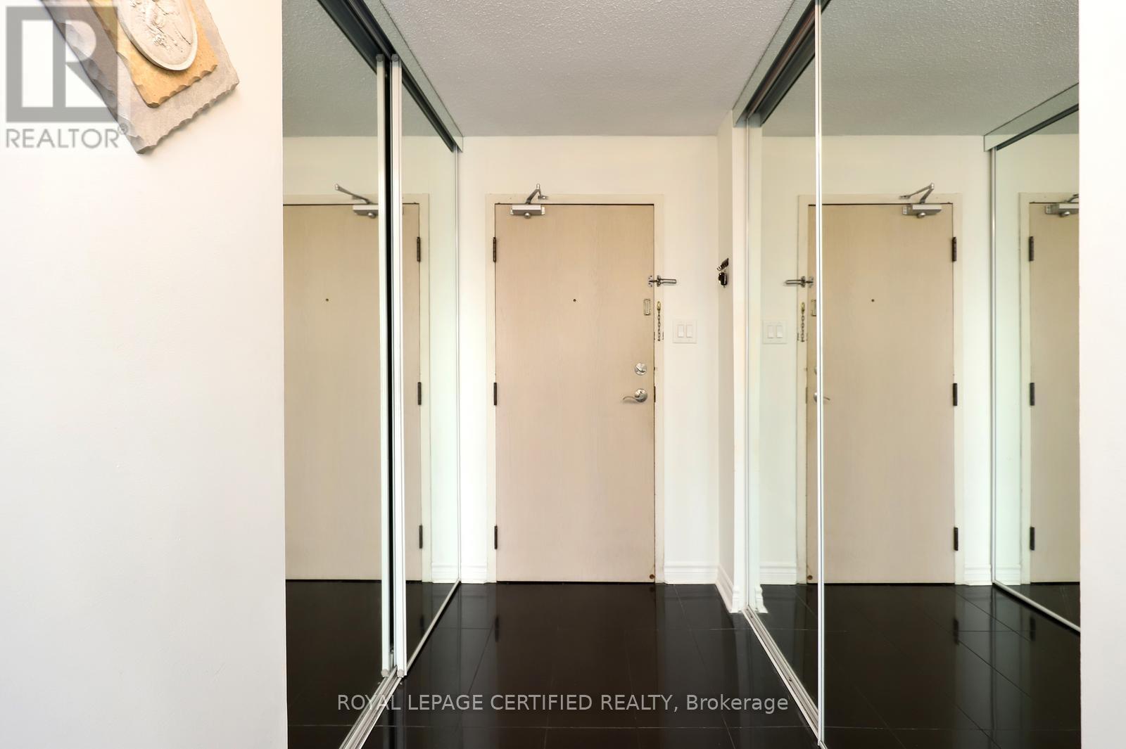 1409 - 700 Constellation Drive, Mississauga (Hurontario), Ontario  L5R 3G8 - Photo 3 - W12597354