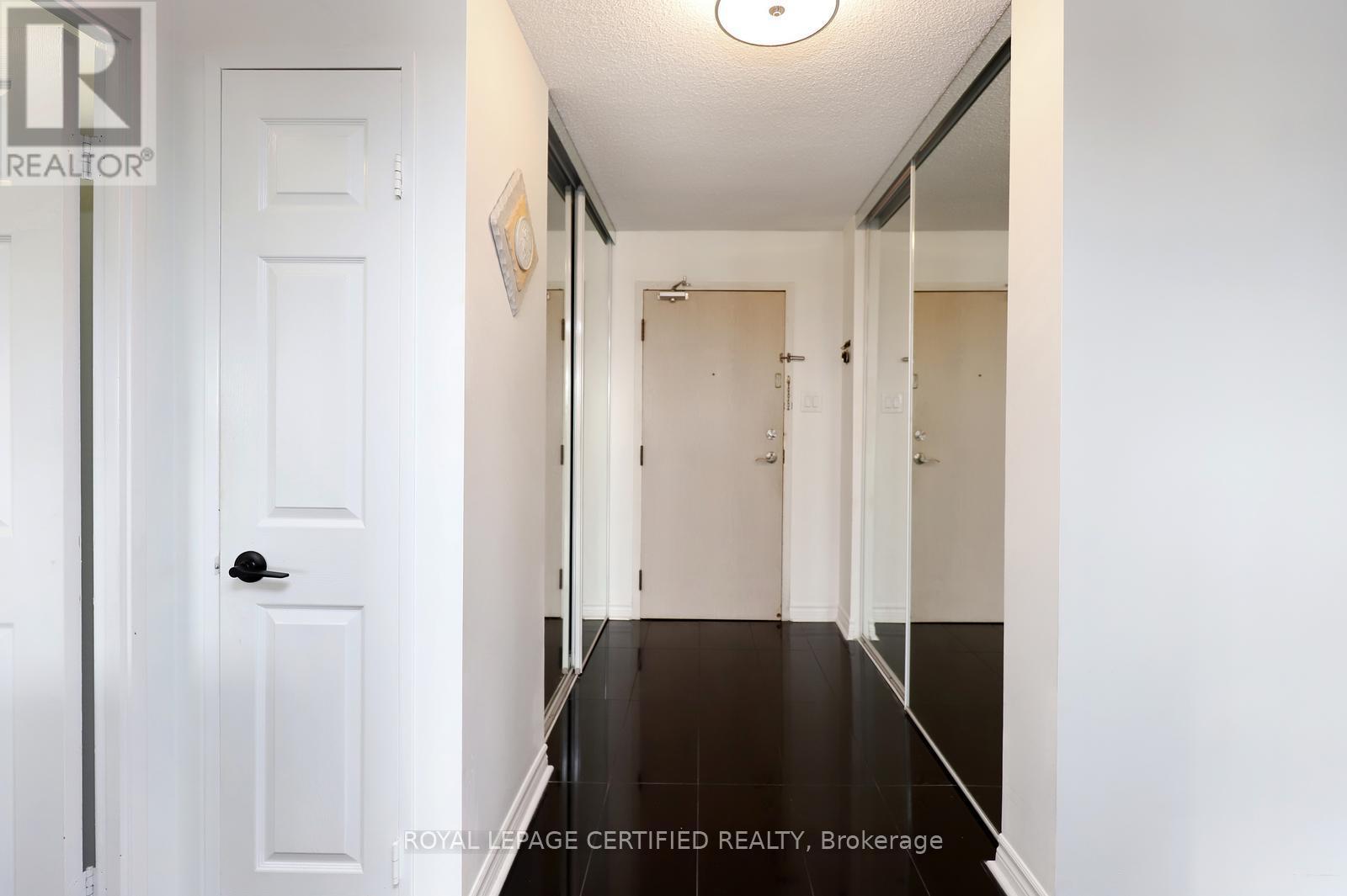 1409 - 700 Constellation Drive, Mississauga (Hurontario), Ontario  L5R 3G8 - Photo 4 - W12597354