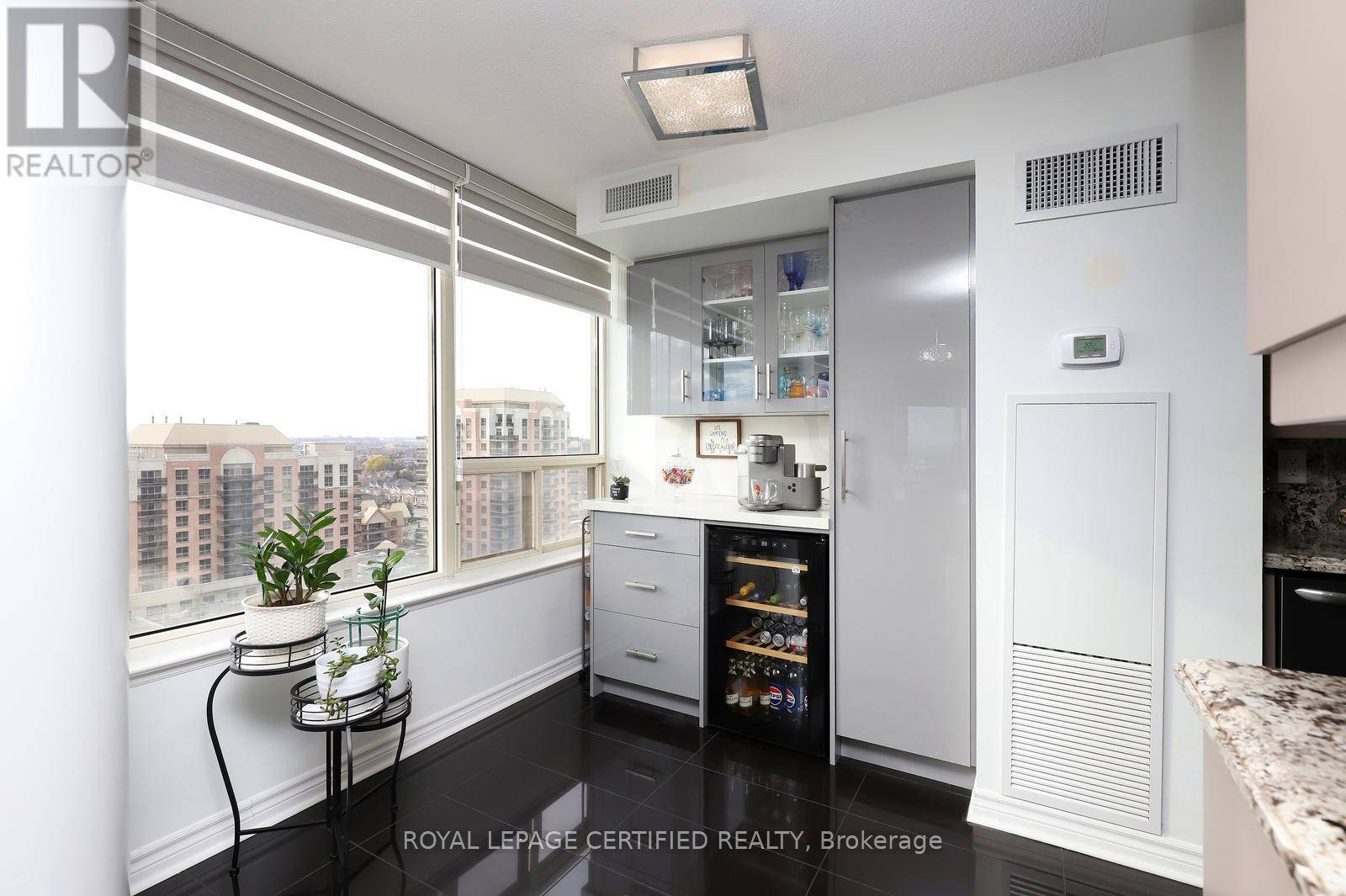 1409 - 700 Constellation Drive, Mississauga (Hurontario), Ontario  L5R 3G8 - Photo 8 - W12597354