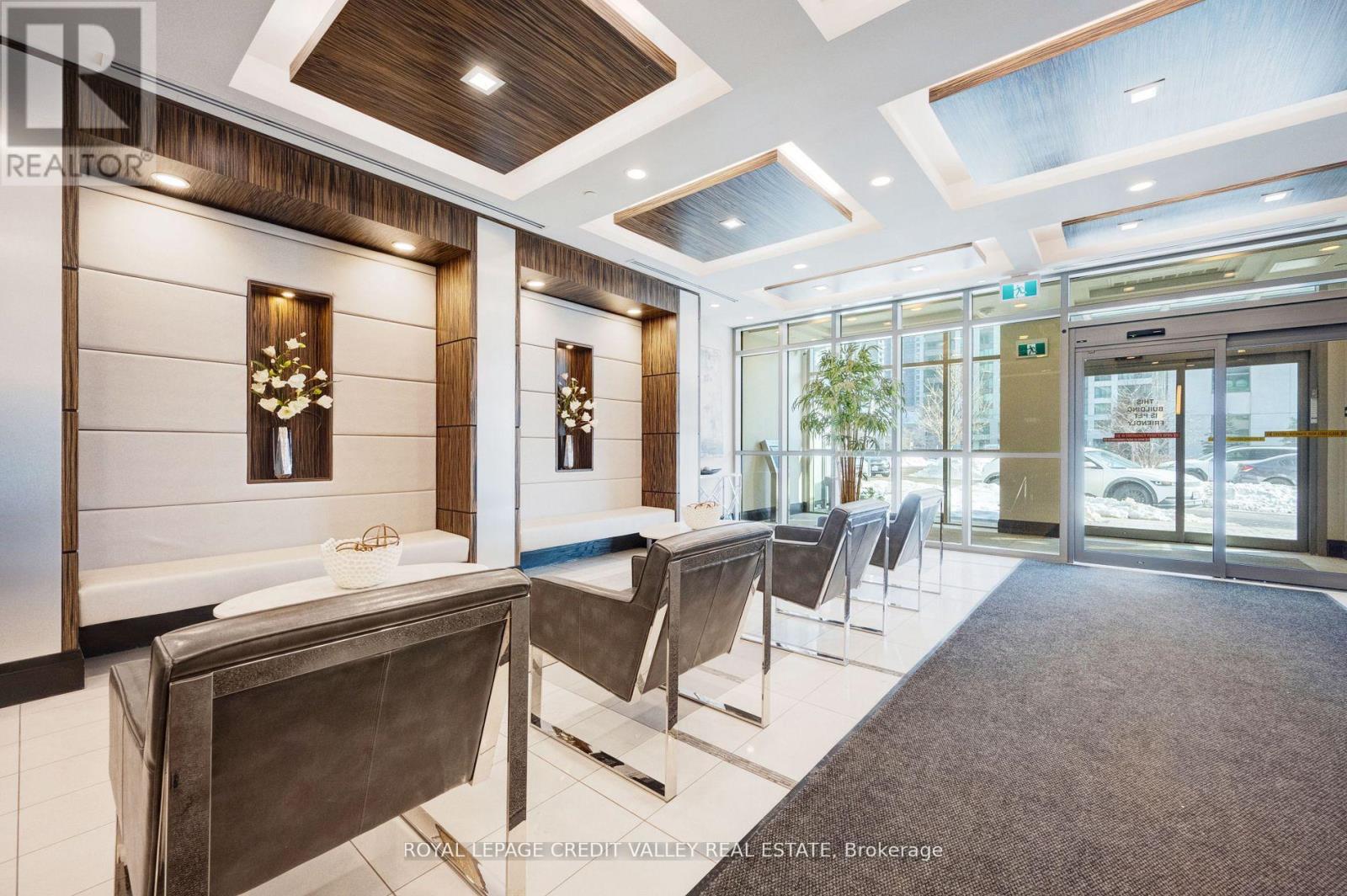 709 - 349 Rathburn Road W, Mississauga (City Centre), Ontario  L5B 0G9 - Photo 4 - W12597382