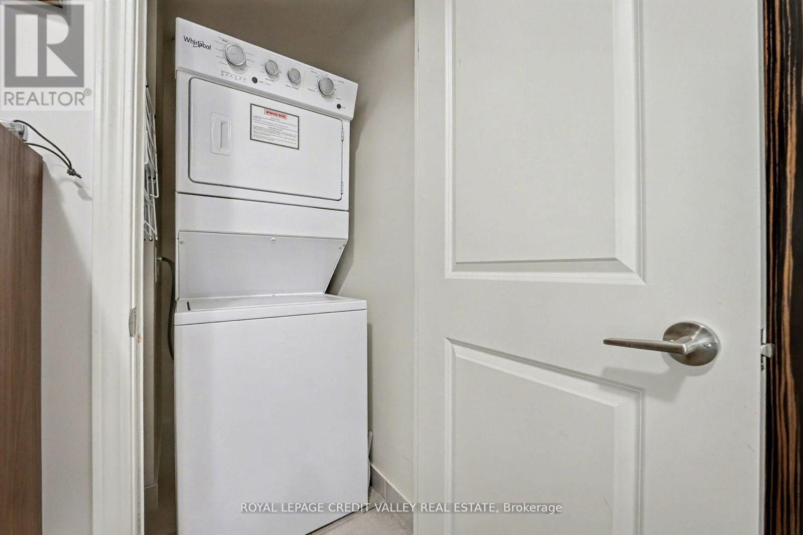 709 - 349 Rathburn Road W, Mississauga (City Centre), Ontario  L5B 0G9 - Photo 8 - W12597382