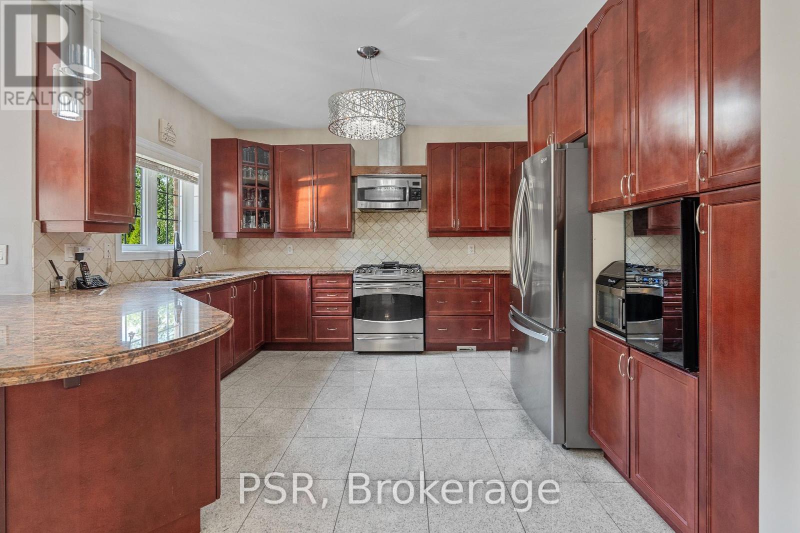 246 - 26 Louvain Drive, Brampton, Ontario  L6P 1W6 - Photo 6 - W12597384