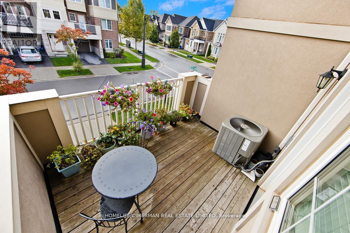 335 Ellen Davidson Drive, Oakville (Go Glenorchy), Ontario  L6M 0V6 - Photo 10 - W12597392