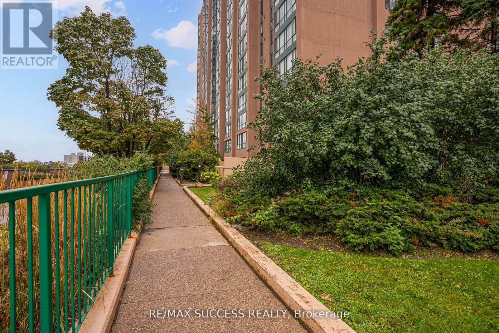 713 - 145 Hillcrest Avenue, Mississauga (Cooksville), Ontario  L5B 3Z1 - Photo 30 - W12597446