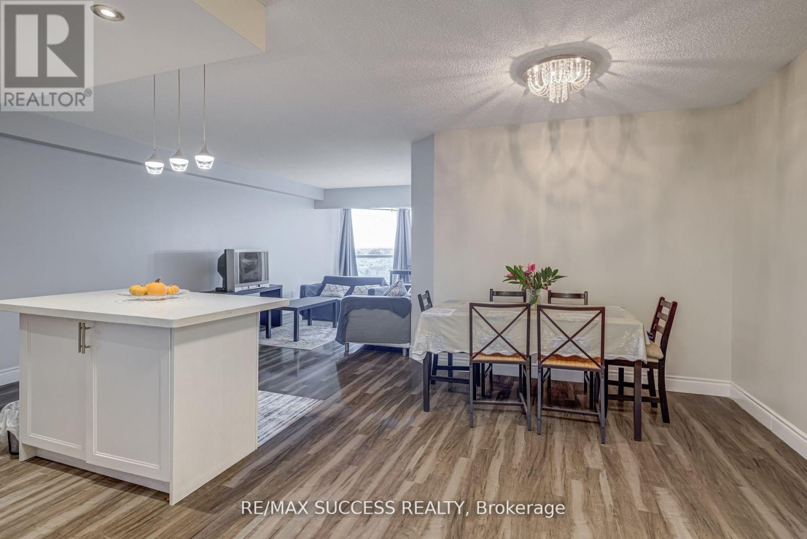 713 - 145 Hillcrest Avenue, Mississauga (Cooksville), Ontario  L5B 3Z1 - Photo 7 - W12597446