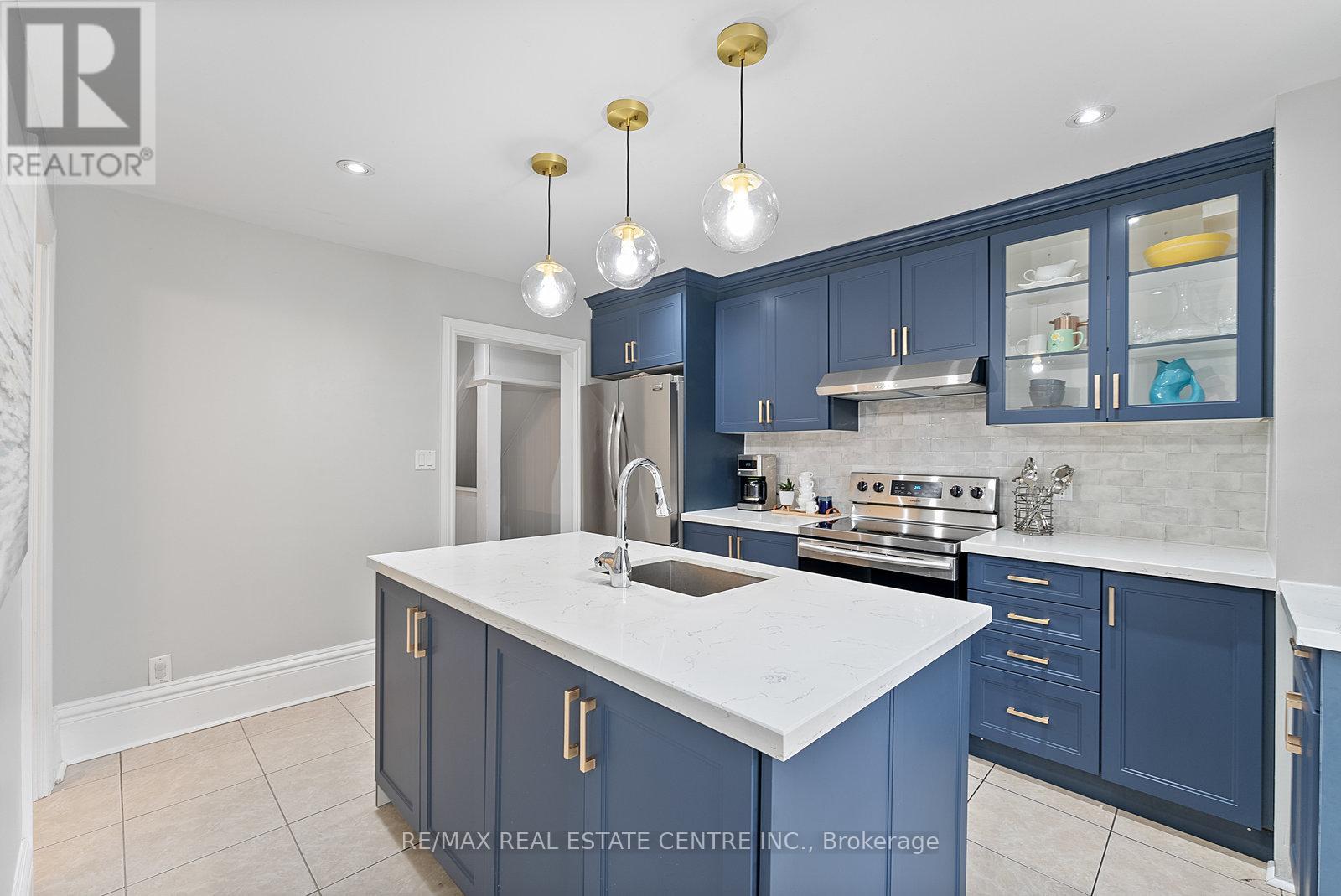 35 Miller Street, Toronto, Ontario  M6N 2Z6 - Photo 14 - W12597462