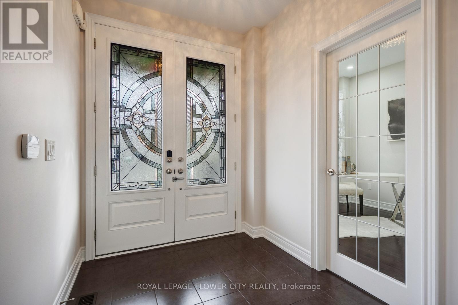 6 Villadowns Trail, Brampton (Sandringham-Wellington North), Ontario  L6R 3V5 - Photo 4 - W12597478