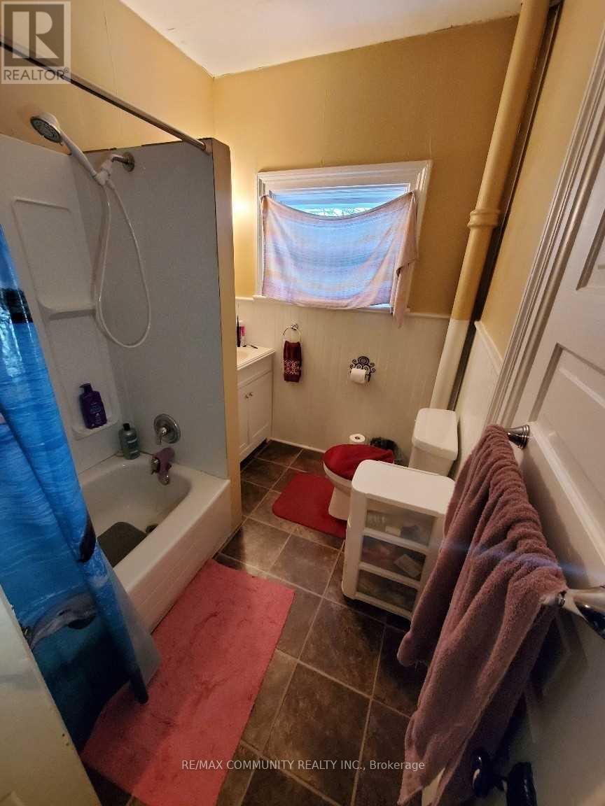 86 Victoria Street, Brantford, Ontario  N3S 3K6 - Photo 12 - X12301893