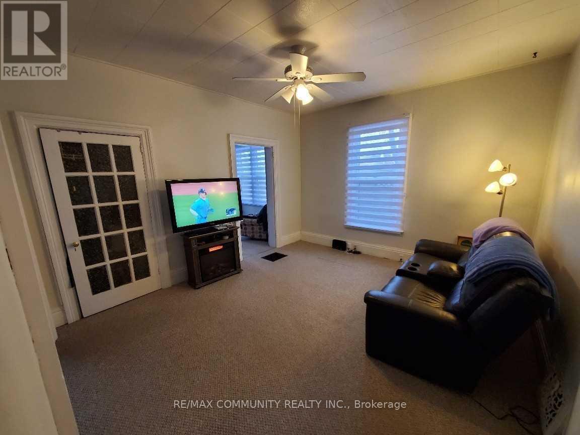 86 Victoria Street, Brantford, Ontario  N3S 3K6 - Photo 3 - X12301893