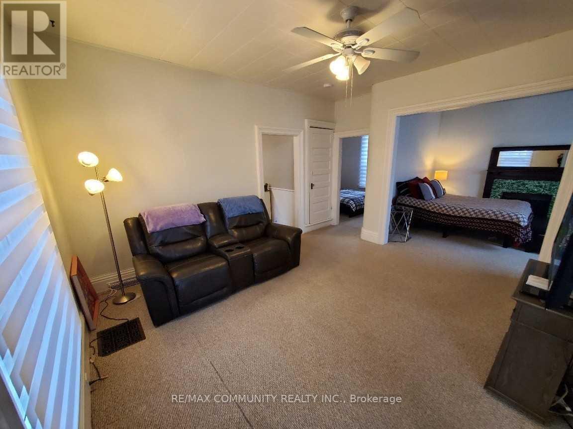 86 Victoria Street, Brantford, Ontario  N3S 3K6 - Photo 4 - X12301893