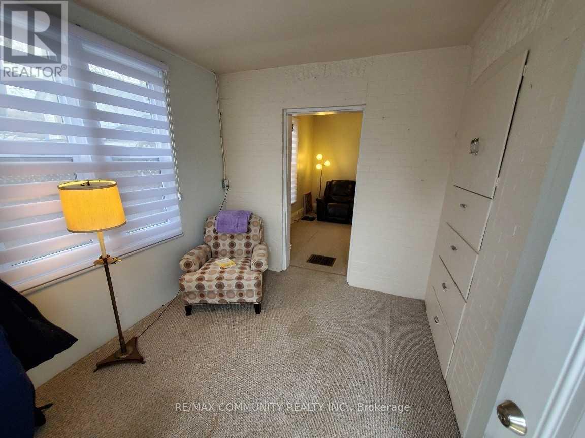 86 Victoria Street, Brantford, Ontario  N3S 3K6 - Photo 5 - X12301893