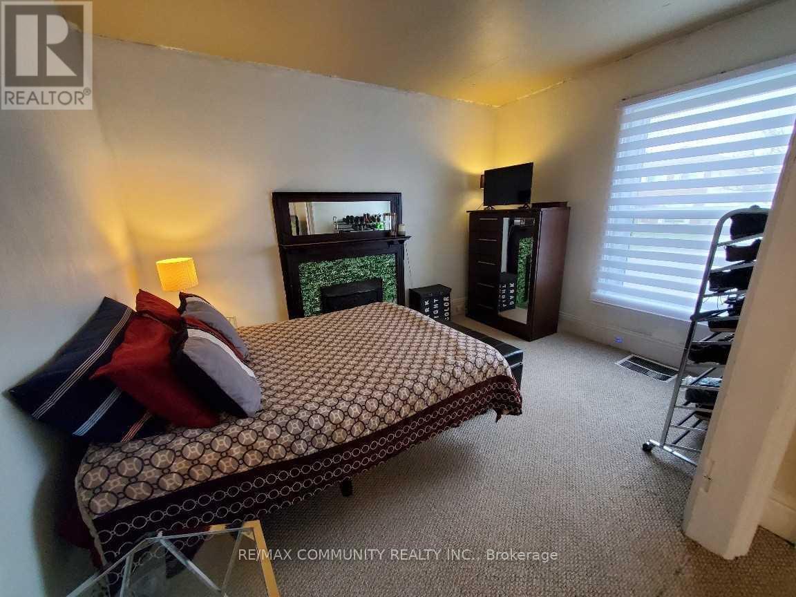 86 Victoria Street, Brantford, Ontario  N3S 3K6 - Photo 7 - X12301893