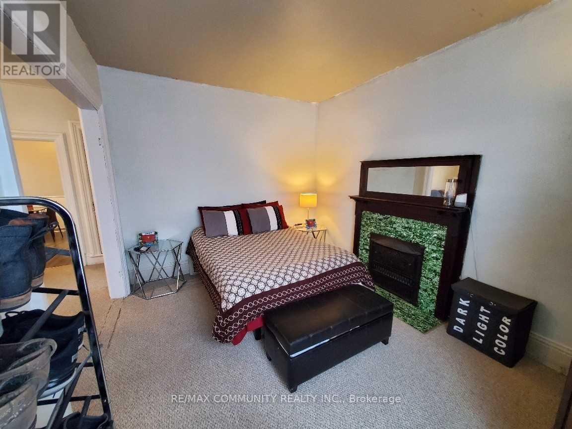 86 Victoria Street, Brantford, Ontario  N3S 3K6 - Photo 8 - X12301893