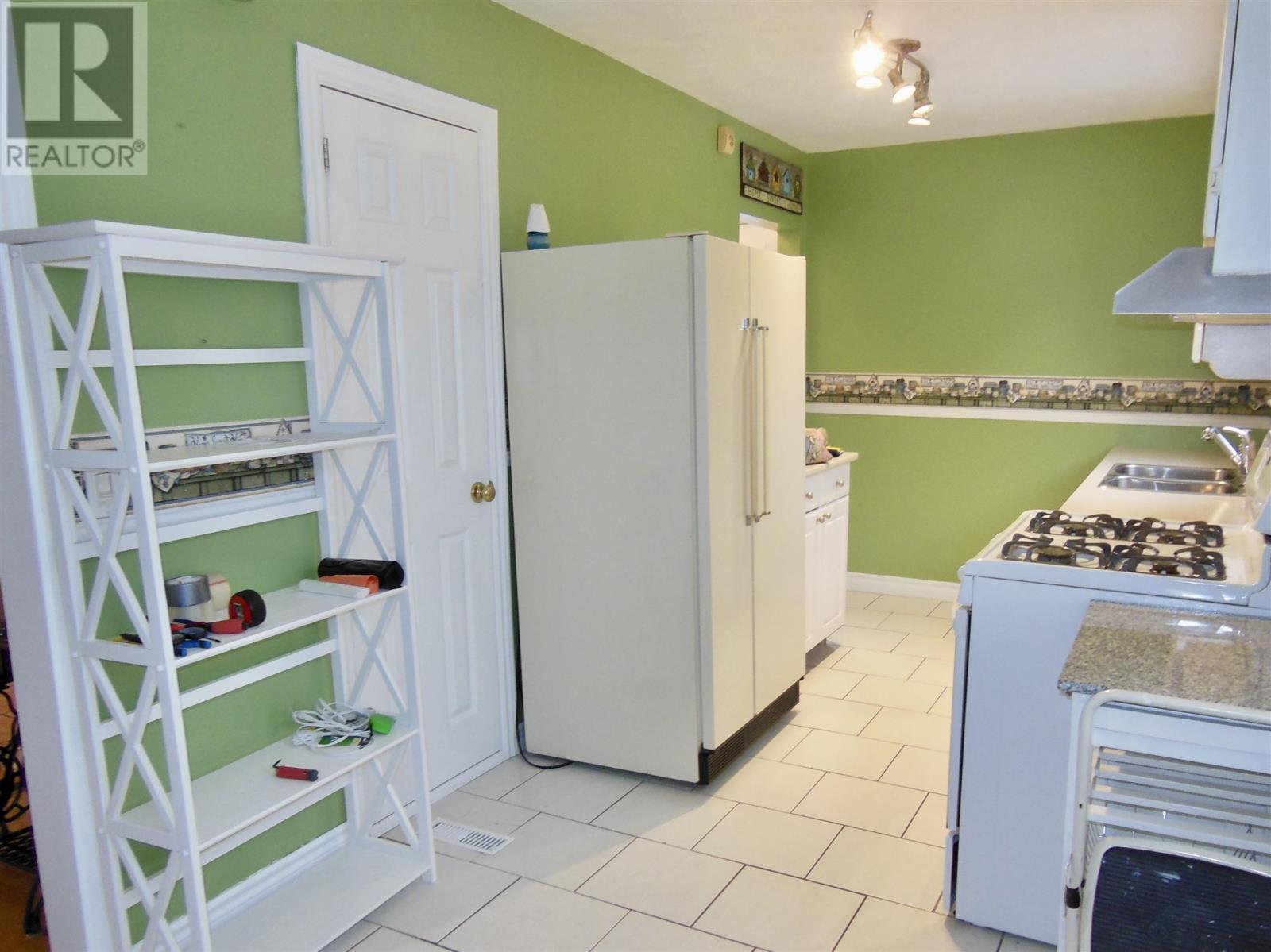 246 Lake St, Sault Ste. Marie, Ontario P6A 4B1 - Photo 11 - SM253323