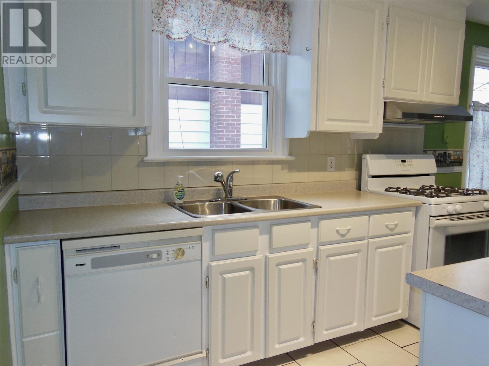 246 Lake St, Sault Ste. Marie, Ontario P6A 4B1 - Photo 8 - SM253323