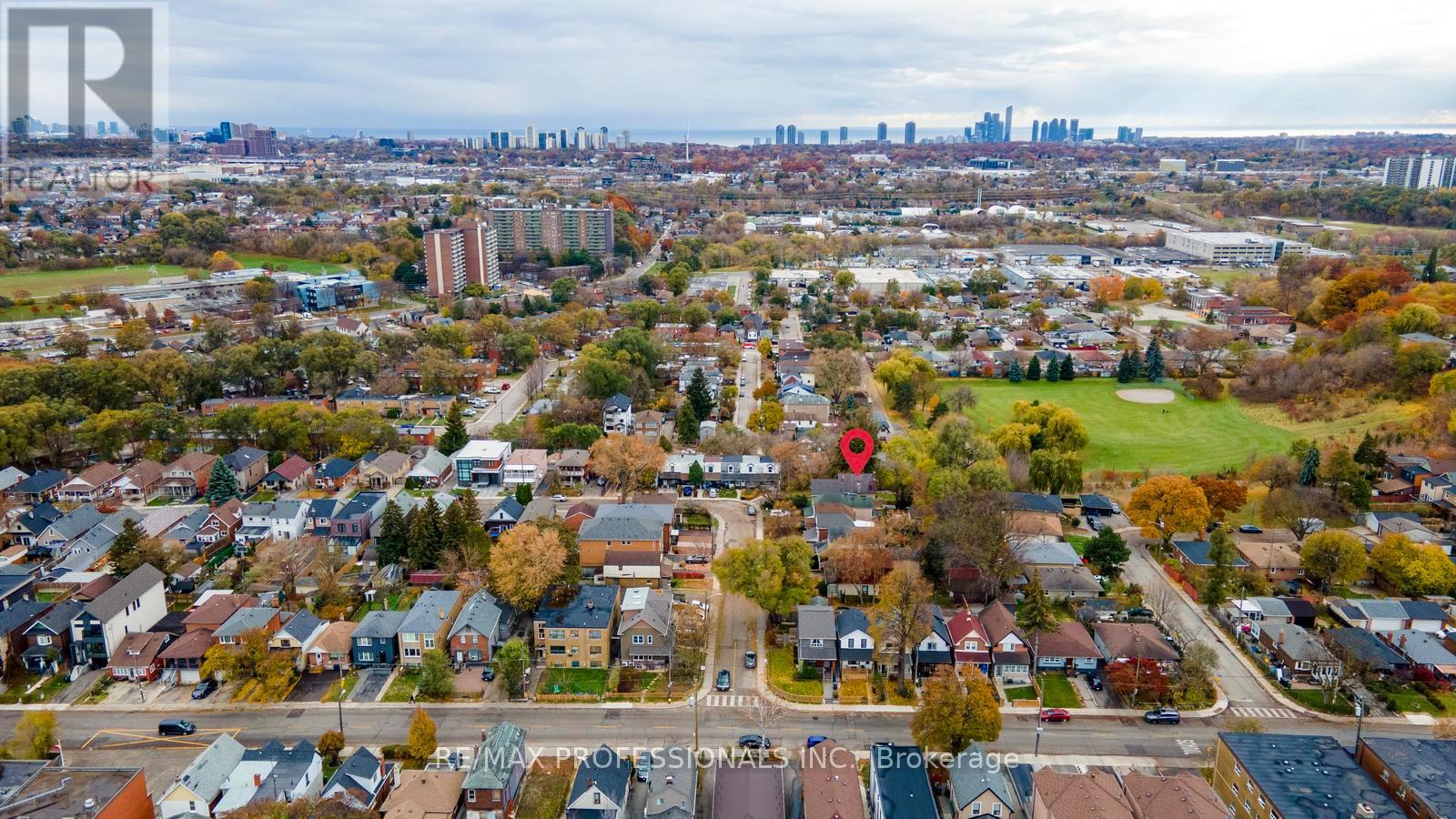 16 Cliff Street, Toronto (Rockcliffe-Smythe), Ontario  M6N 4L6 - Photo 17 - W12552696