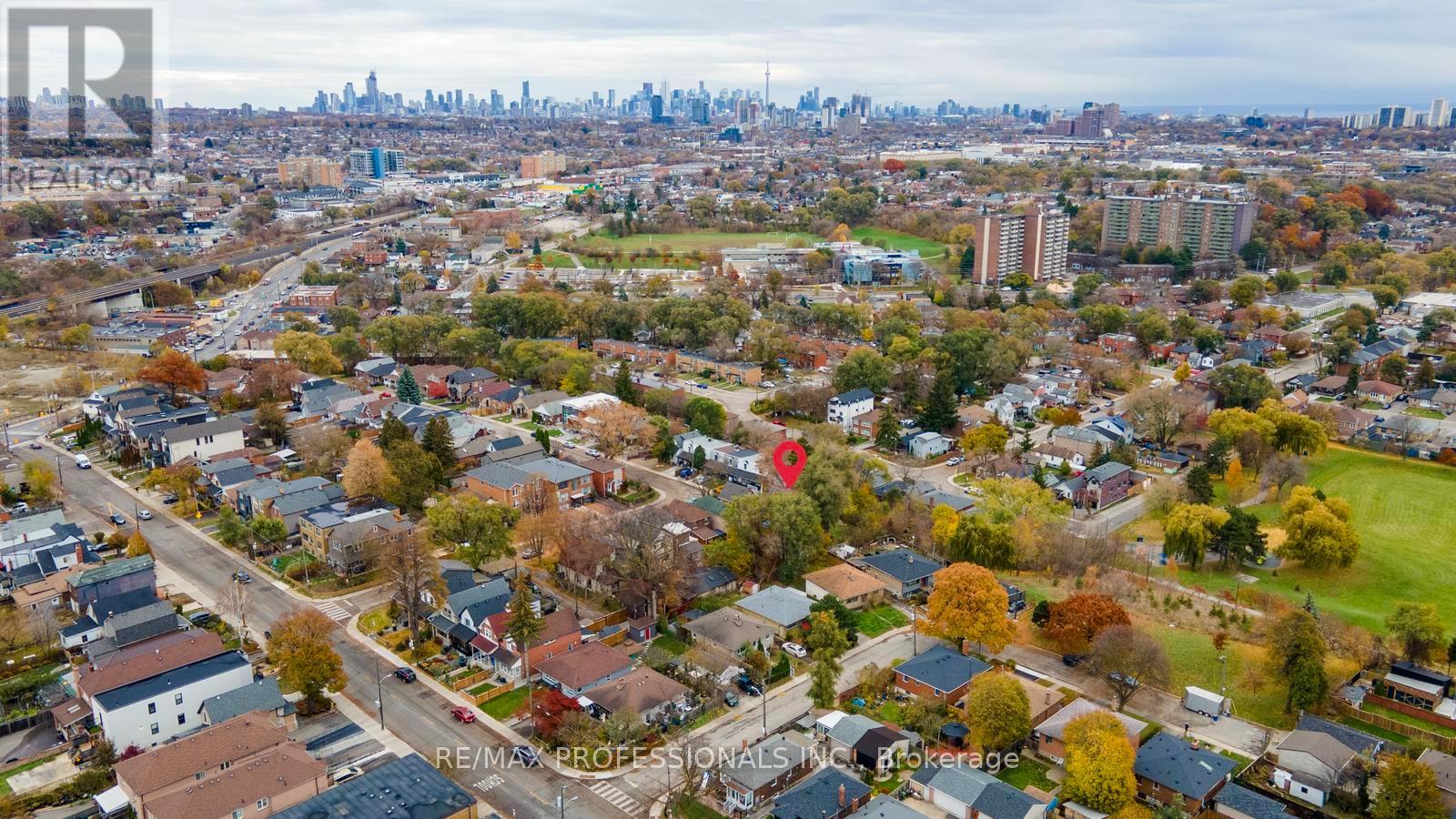 16 Cliff Street, Toronto (Rockcliffe-Smythe), Ontario  M6N 4L6 - Photo 18 - W12552696