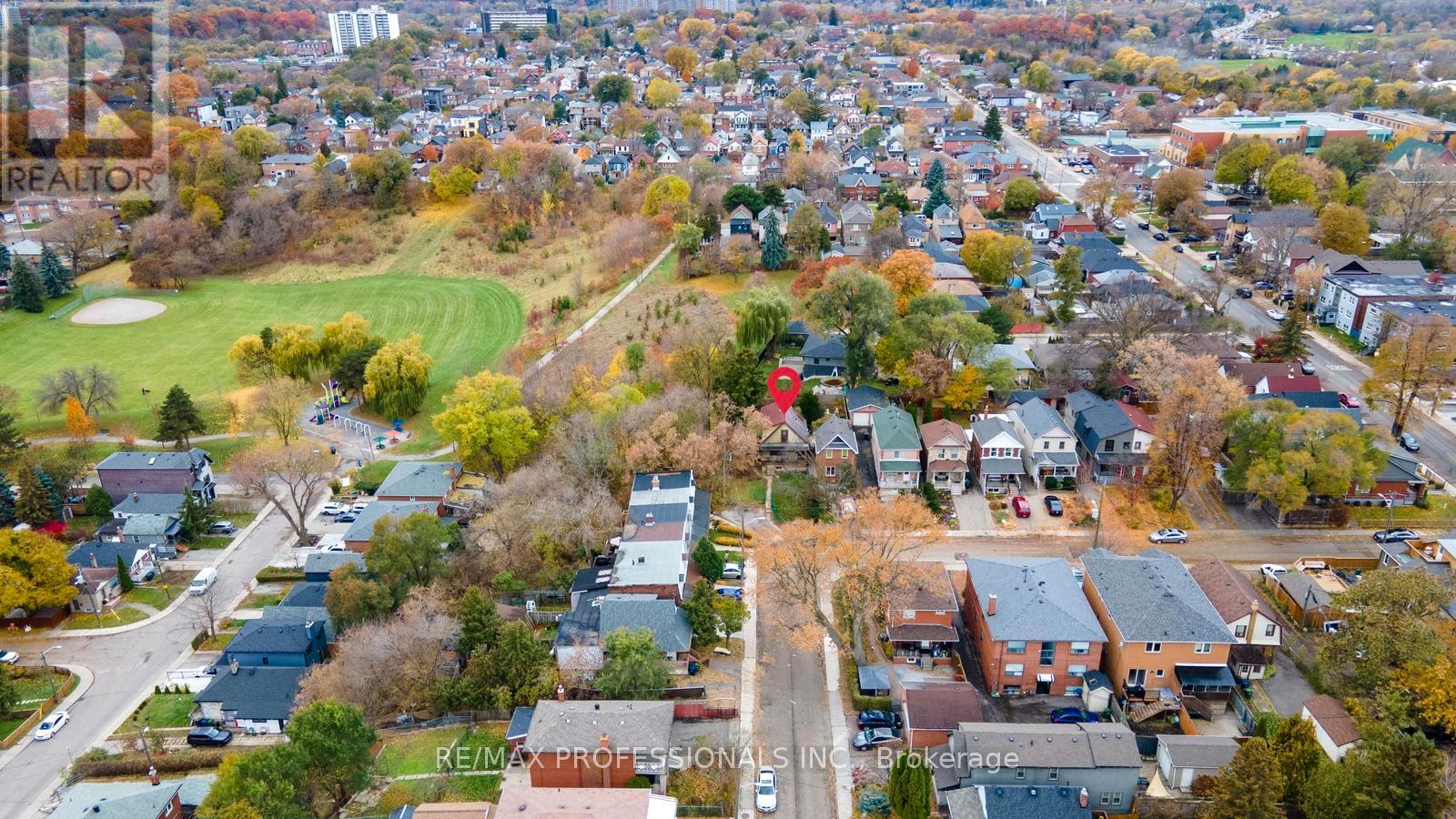 16 Cliff Street, Toronto (Rockcliffe-Smythe), Ontario  M6N 4L6 - Photo 14 - W12552696