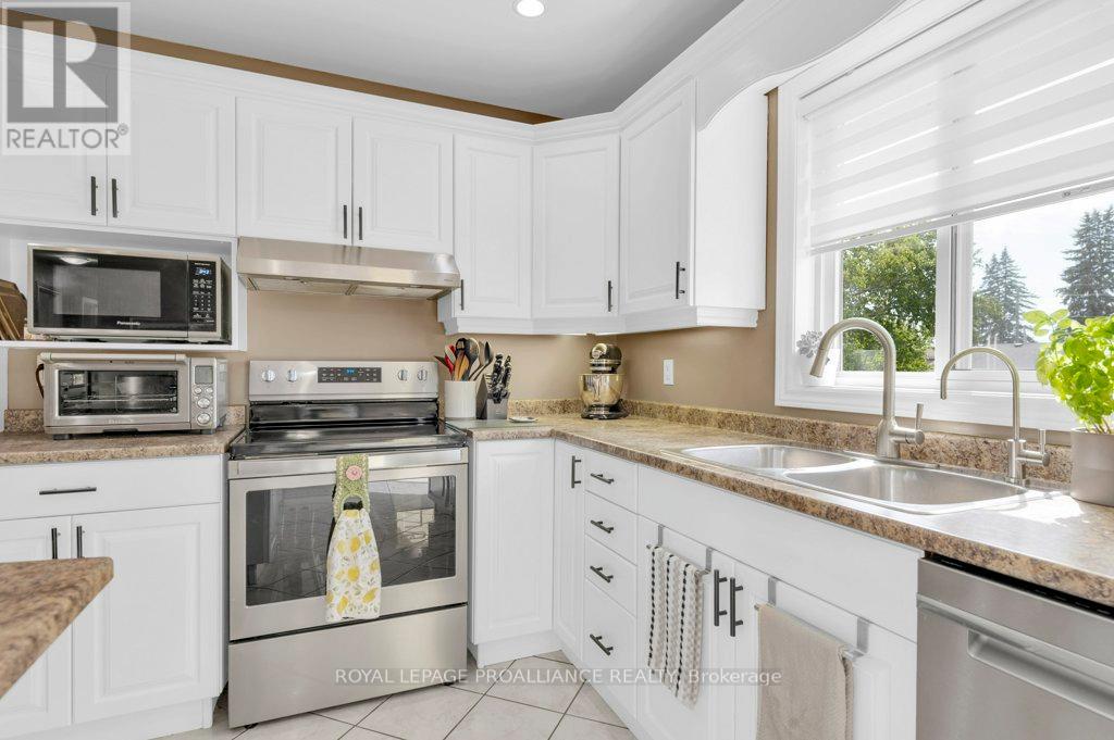 12 Stonegate Crescent, Quinte West, Ontario  K0K 2C0 - Photo 15 - X12597504