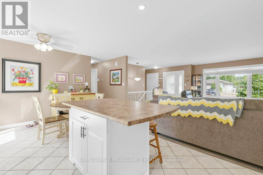 12 Stonegate Crescent, Quinte West, Ontario  K0K 2C0 - Photo 17 - X12597504