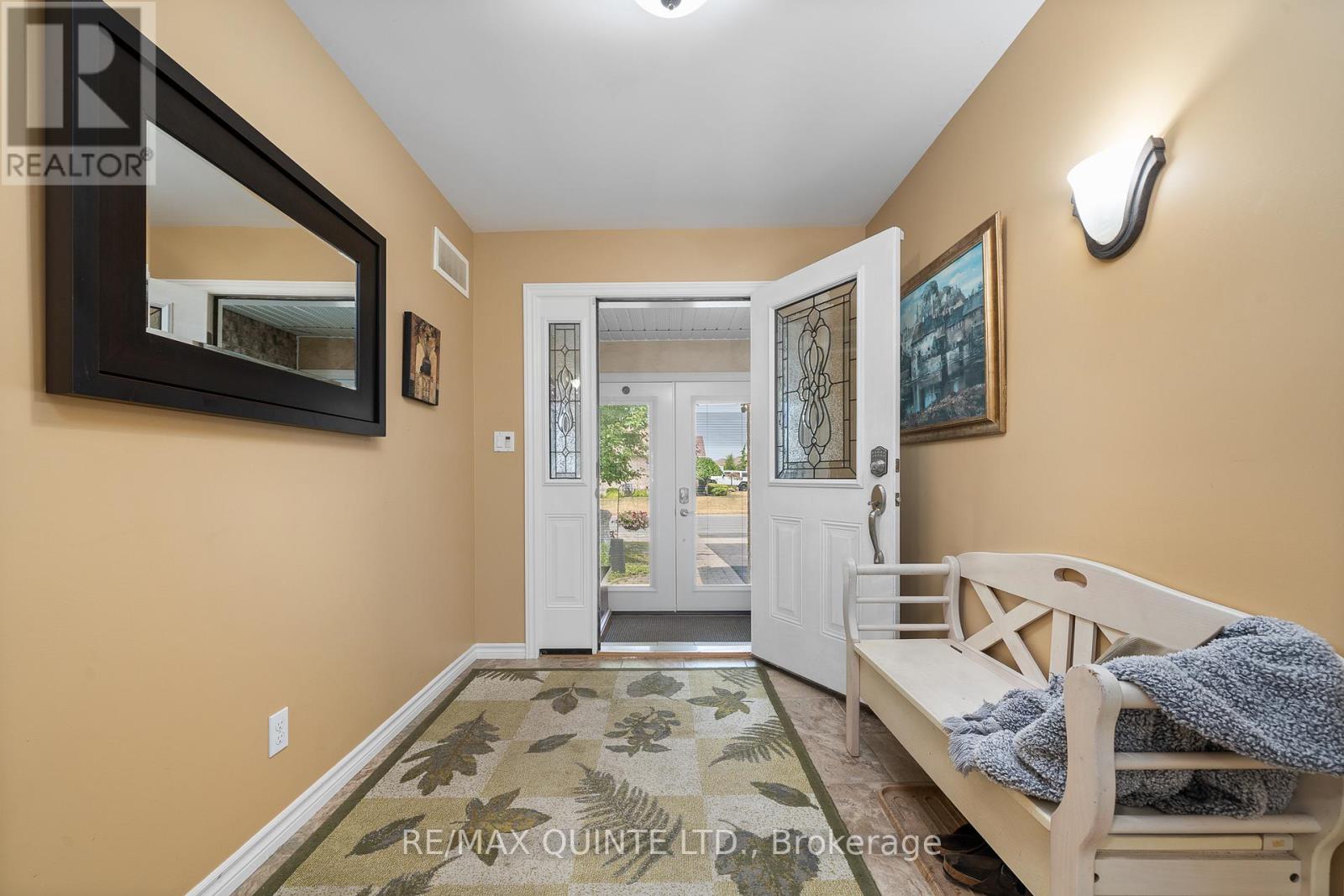 7 Chestnut Drive, Belleville (Belleville Ward), Ontario  K8N 0M9 - Photo 5 - X12597570