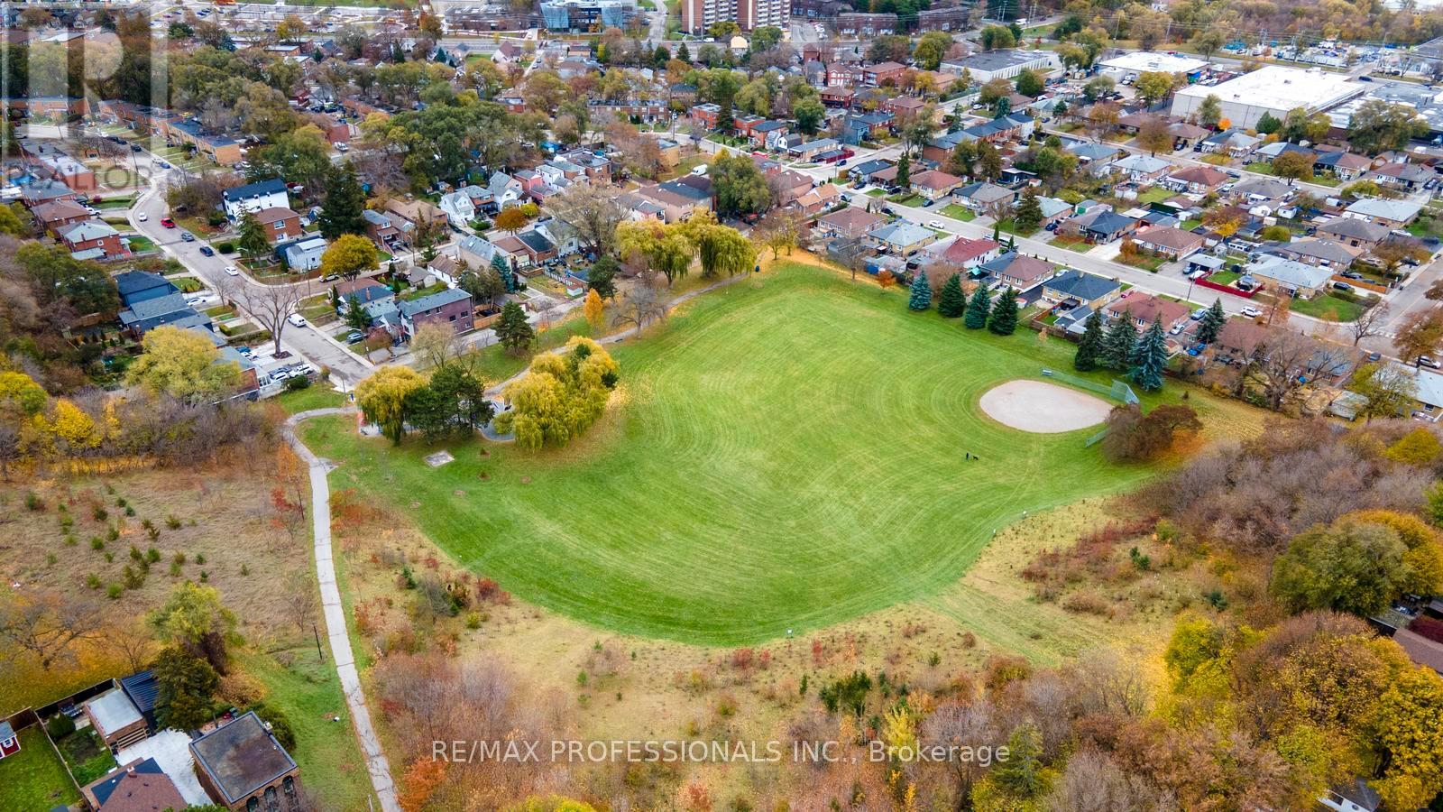 16 Cliff Street, Toronto (Rockcliffe-Smythe), Ontario  M6N 4L6 - Photo 20 - W12552696