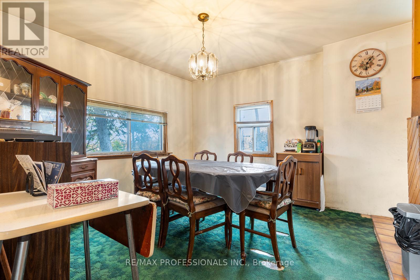 16 Cliff Street, Toronto (Rockcliffe-Smythe), Ontario  M6N 4L6 - Photo 6 - W12552696