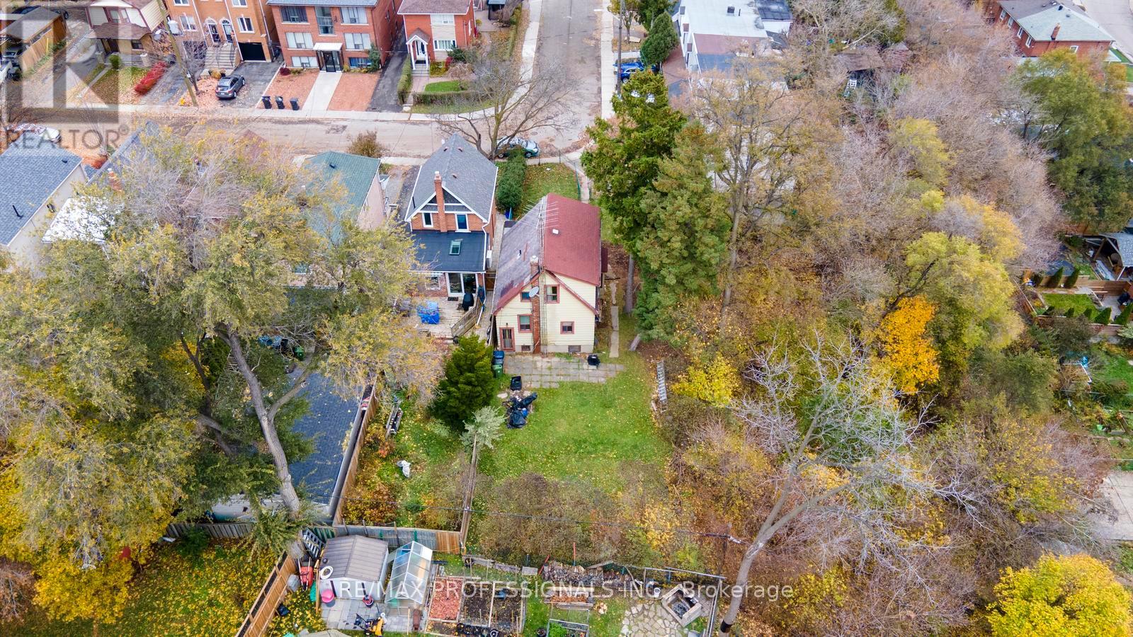 16 Cliff Street, Toronto (Rockcliffe-Smythe), Ontario  M6N 4L6 - Photo 24 - W12552696