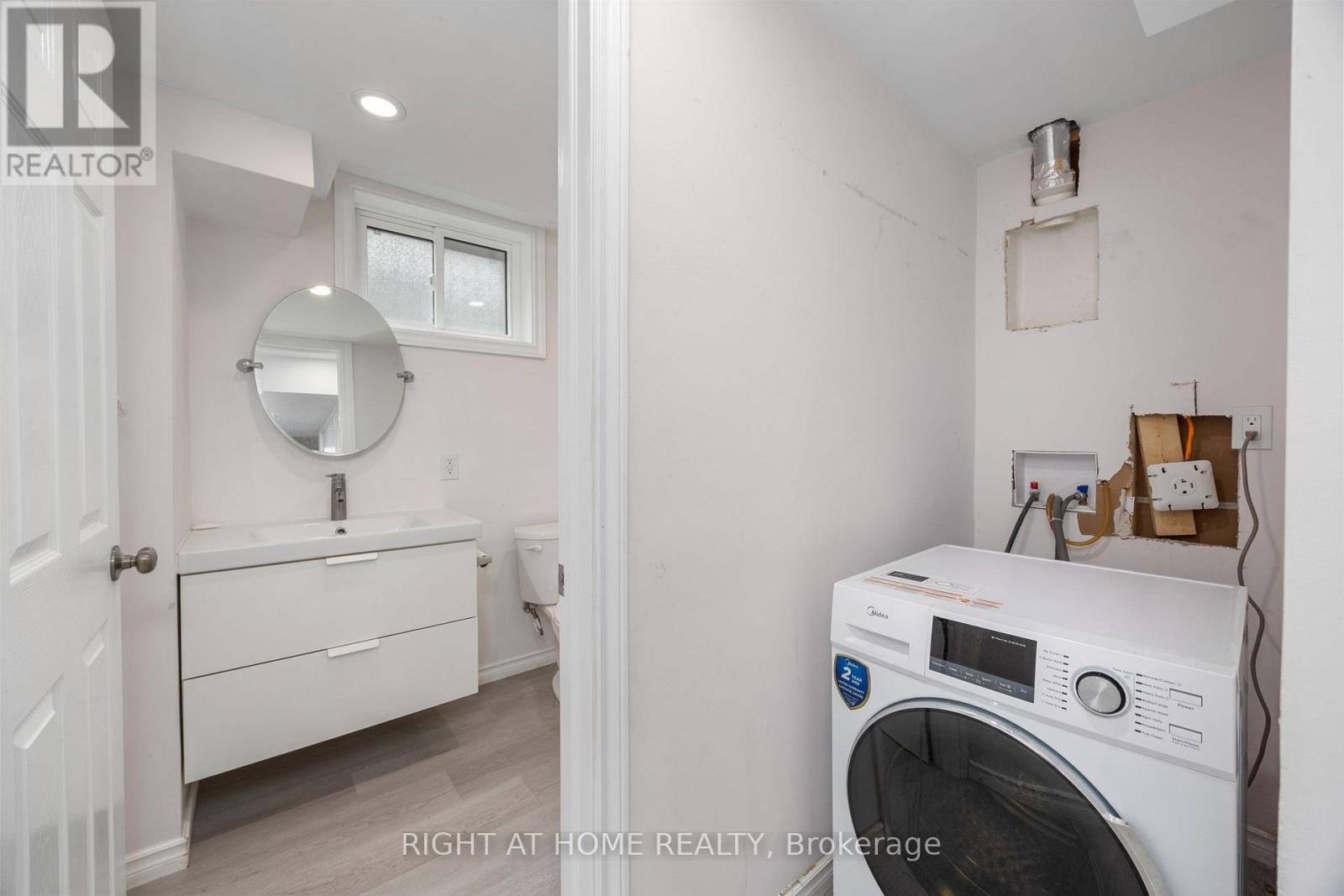 Lower Unit - 60 Champlain Avenue, Hamilton (Greenford), Ontario  L8G 2H7 - Photo 13 - X12597232