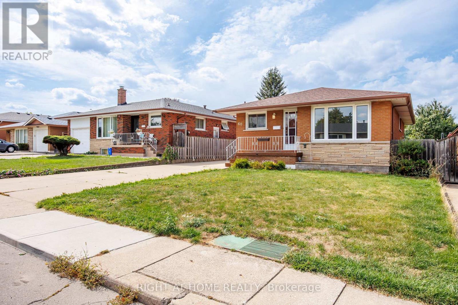 Lower Unit - 60 Champlain Avenue, Hamilton (Greenford), Ontario  L8G 2H7 - Photo 4 - X12597232