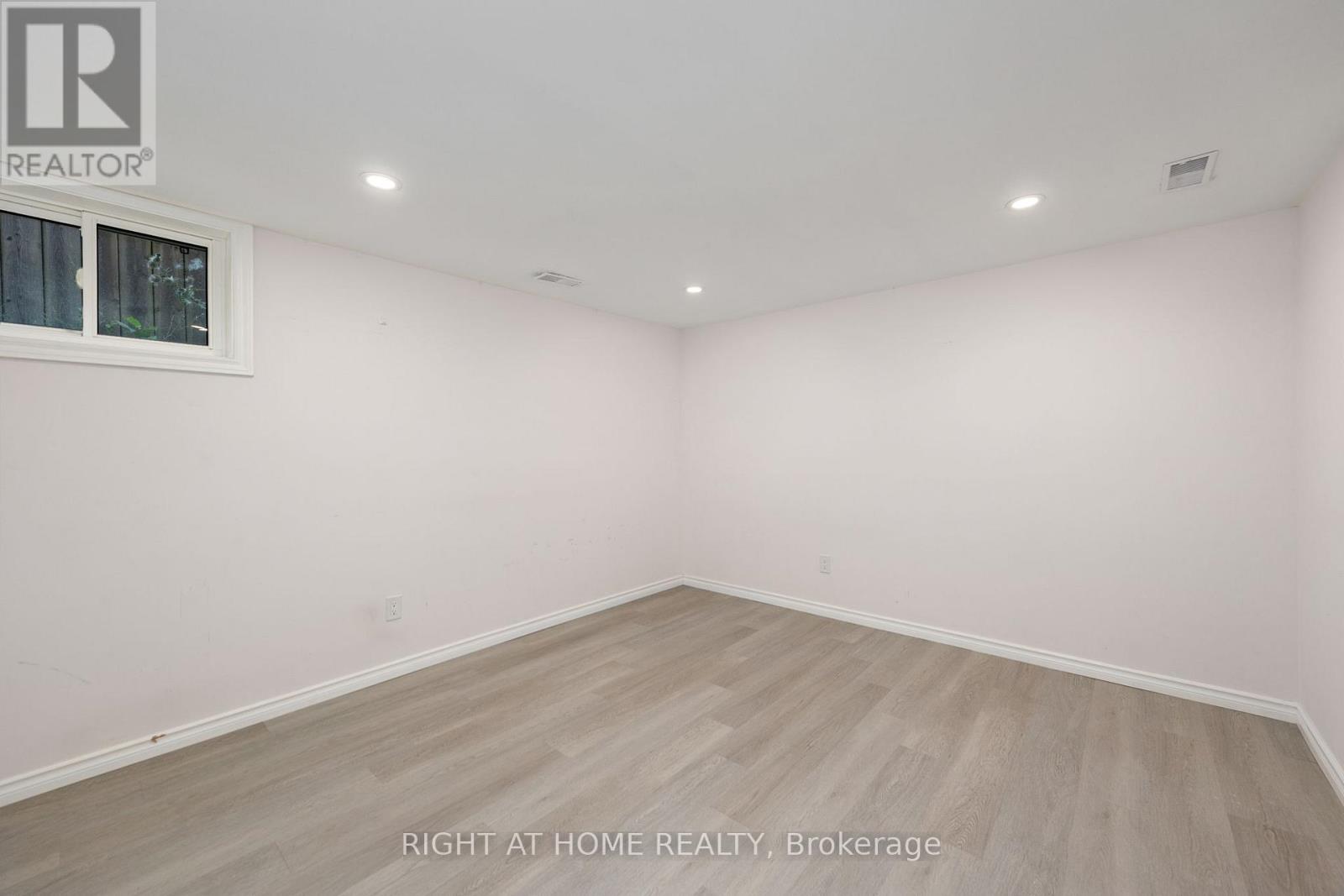 Lower Unit - 60 Champlain Avenue, Hamilton (Greenford), Ontario  L8G 2H7 - Photo 8 - X12597232