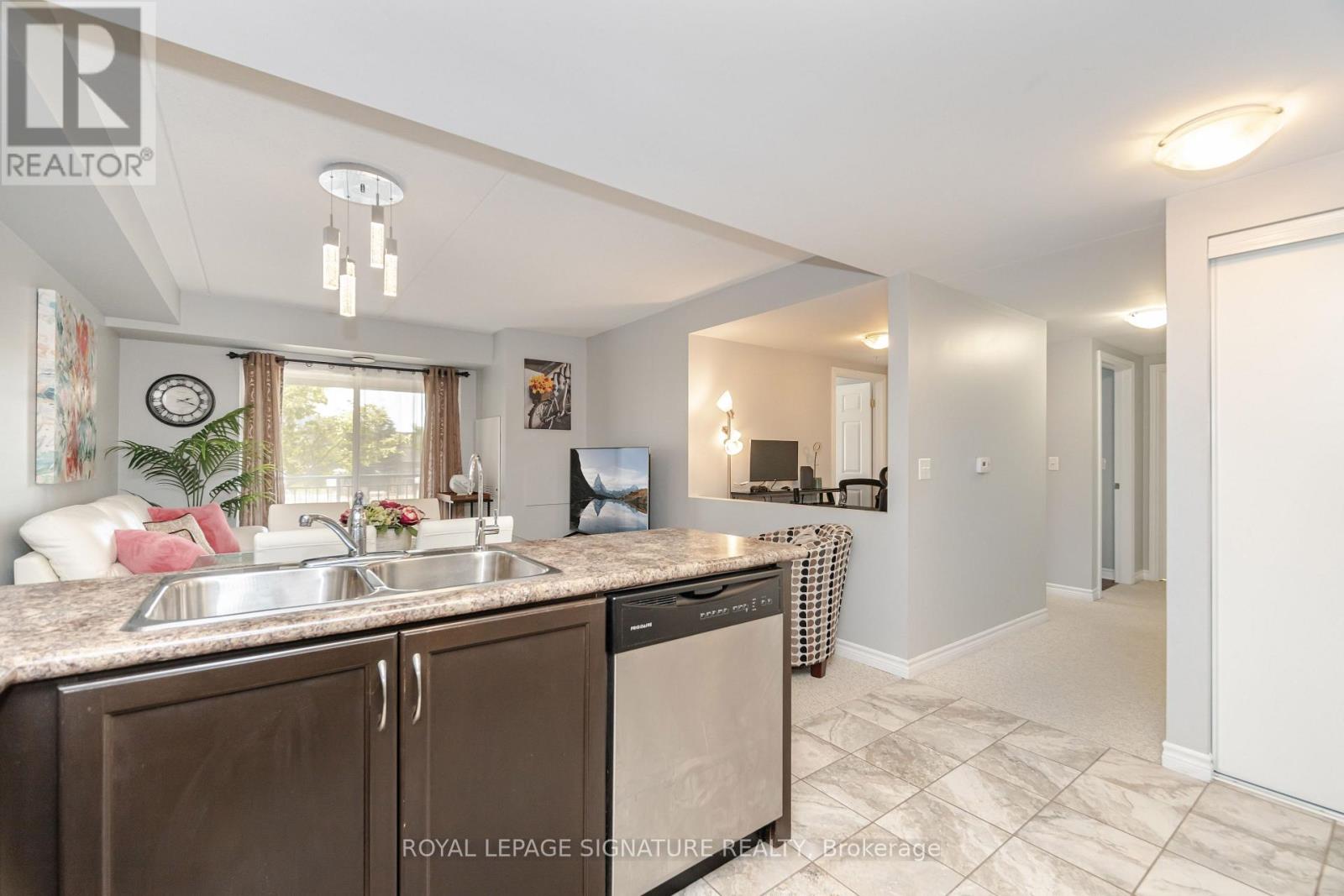 111 - 67 Kingsbury Square, Guelph (Pineridge/westminster Woods), Ontario  N1L 0L3 - Photo 3 - X12597240