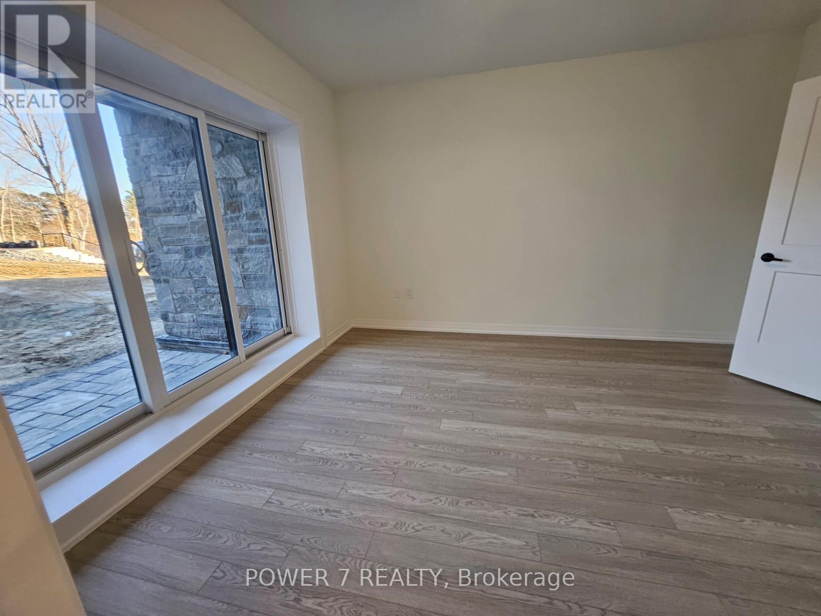 101 - 245 Crescent Bay Lane, Huntsville (Chaffey), Ontario  P1H 1B9 - Photo 6 - X12597390