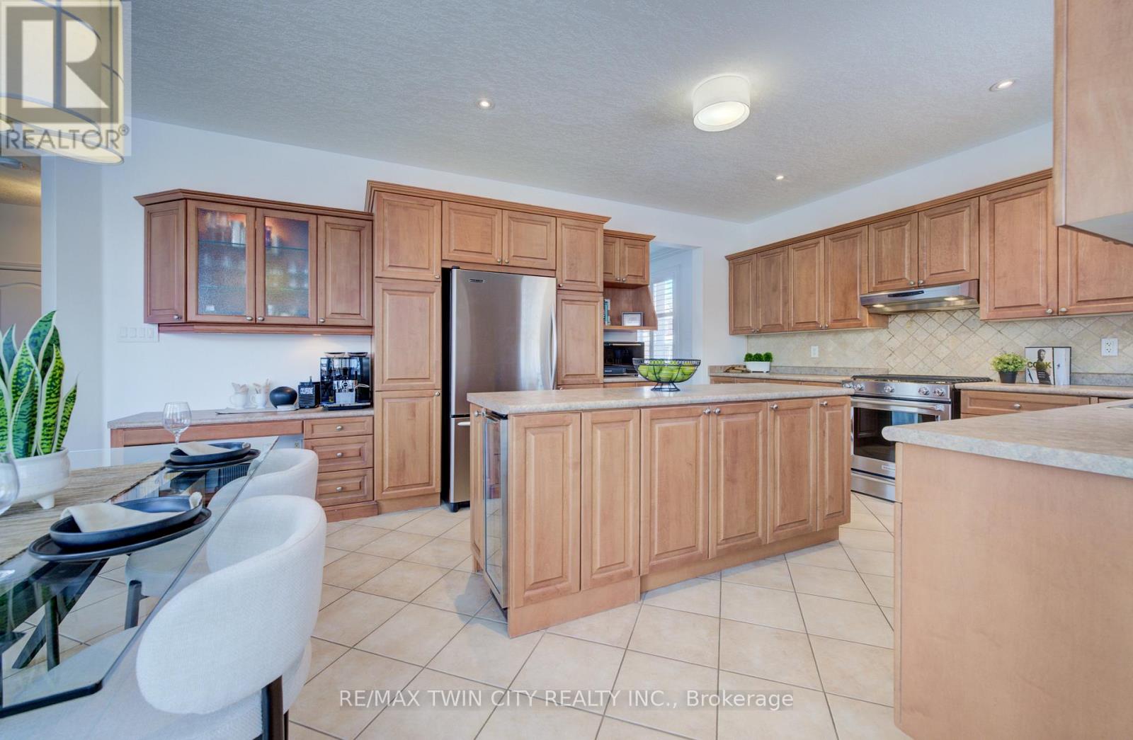 169 Falconridge Drive, Kitchener, Ontario  N2K 4J9 - Photo 14 - X12597470