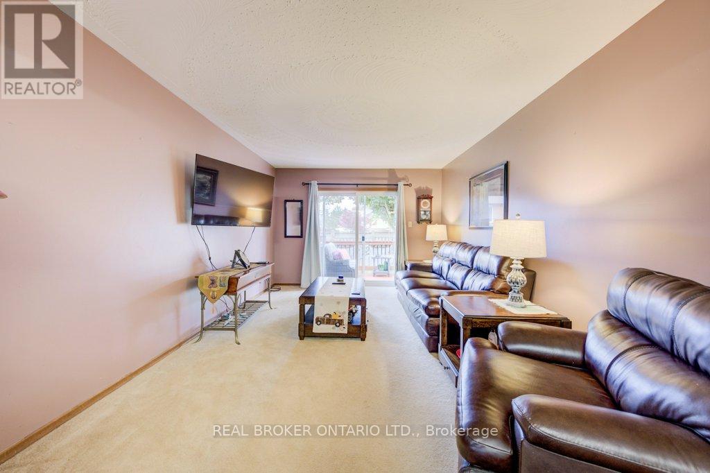 87 Southwood Drive, Cambridge, Ontario  N1S 3S3 - Photo 14 - X12597474