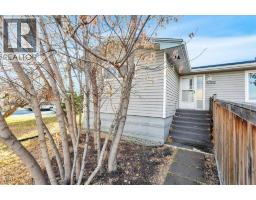 5702 West Park Crescent West Park, Red Deer, Ca