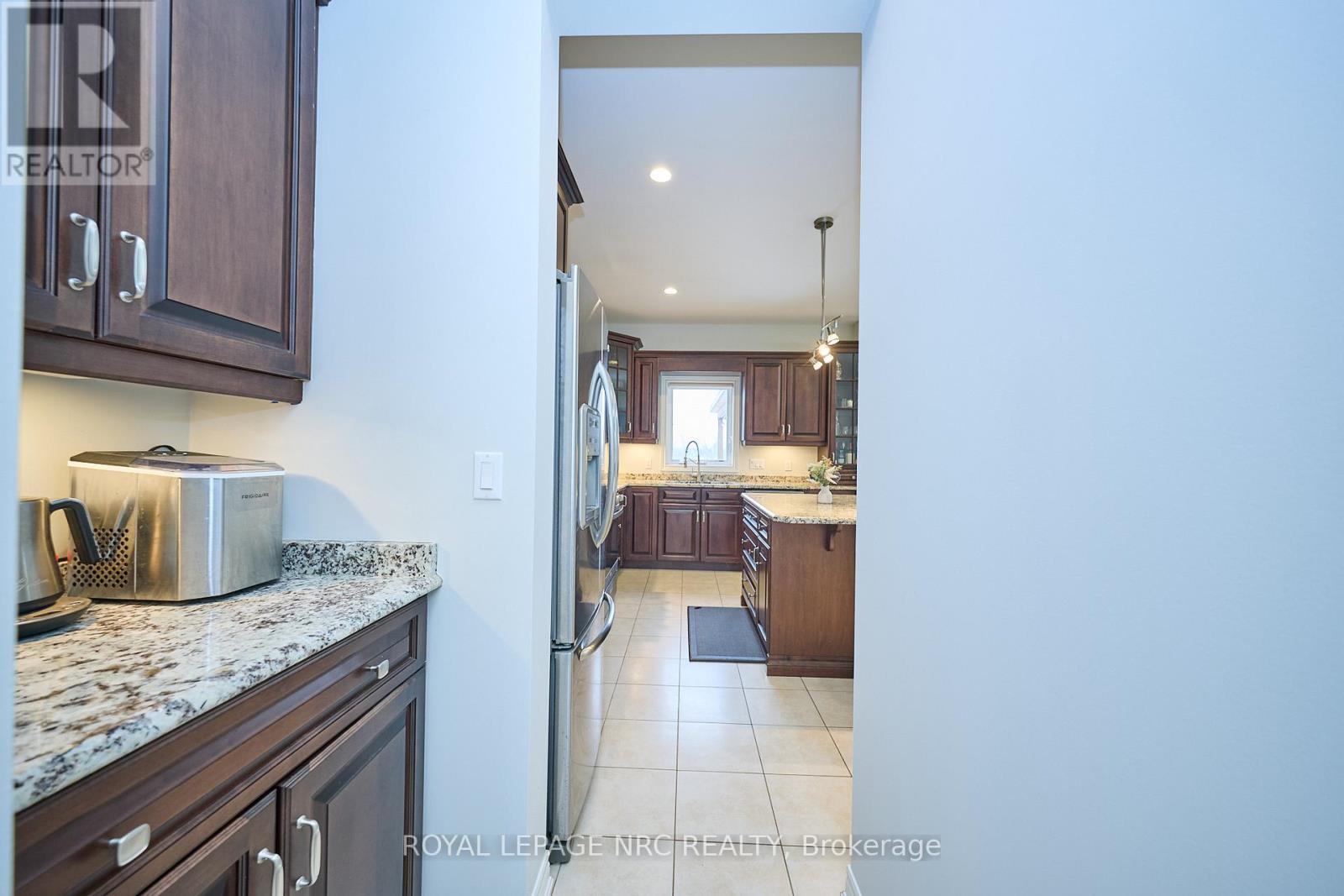 117 Creekside Drive, Welland, Ontario  L3C 0B4 - Photo 11 - X12597492