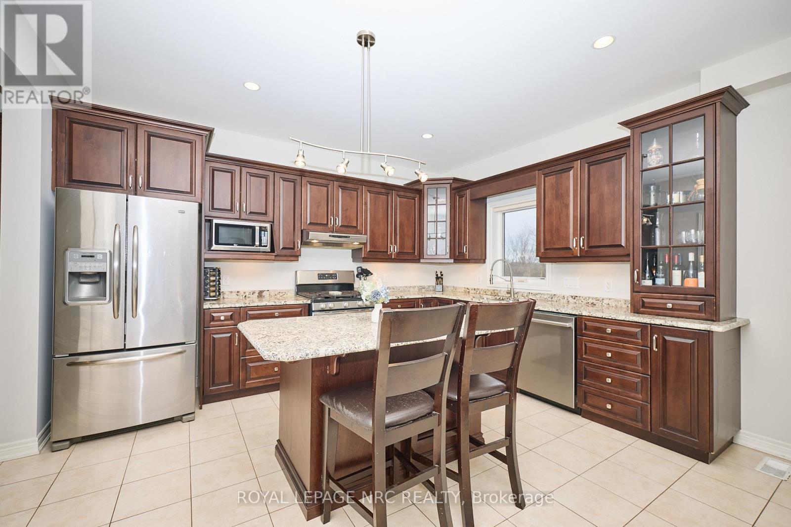 117 Creekside Drive, Welland, Ontario  L3C 0B4 - Photo 13 - X12597492