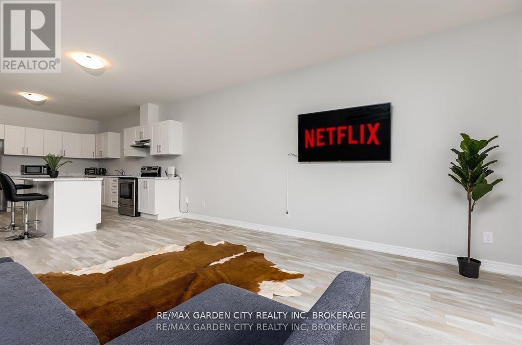 34 Bounty Avenue W, Thorold (Rolling Meadows), Ontario  L2V 0H3 - Photo 12 - X12597532