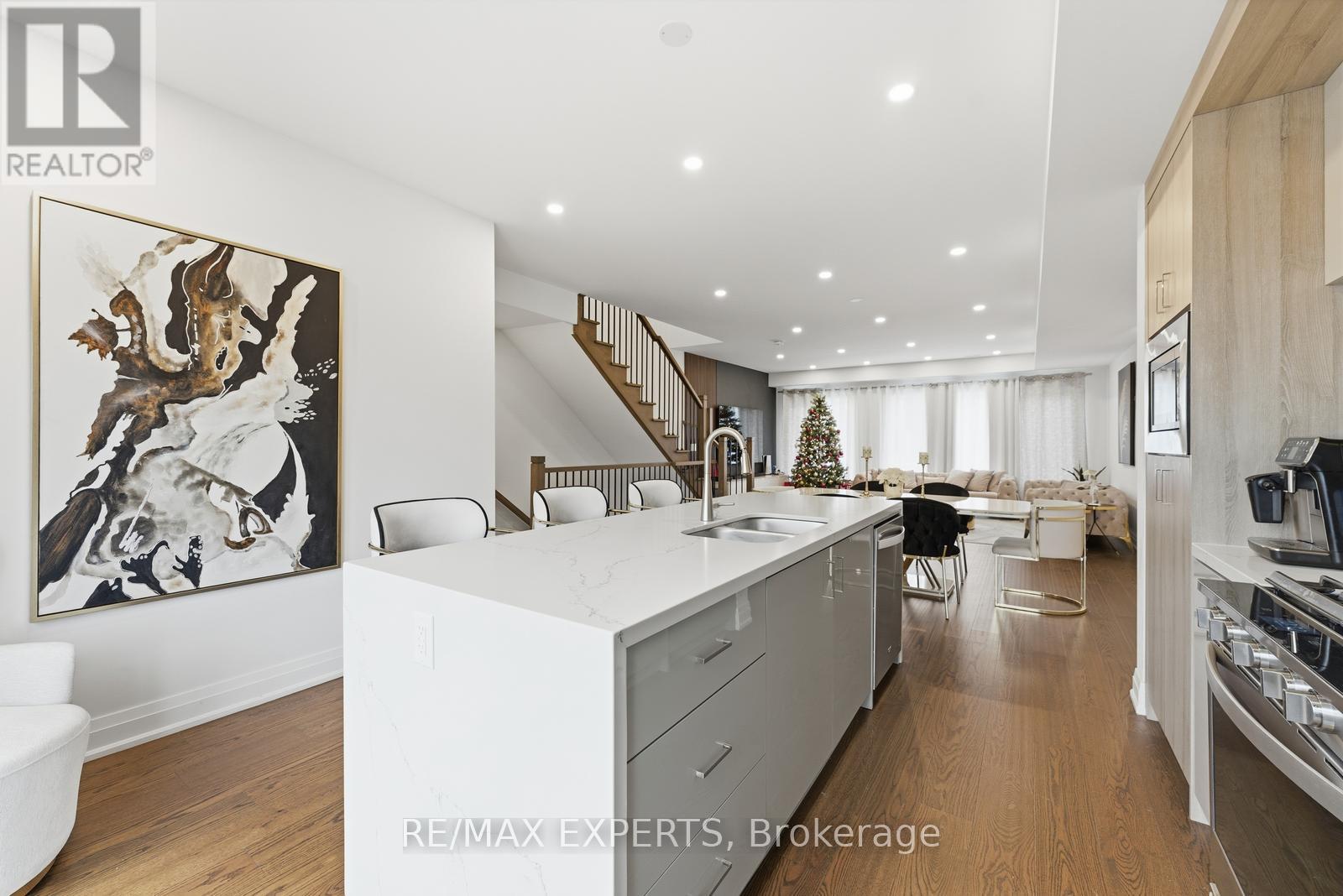 29 Persica Street, Richmond Hill (Oak Ridges), Ontario  L4E 1L3 - Photo 9 - N12597448