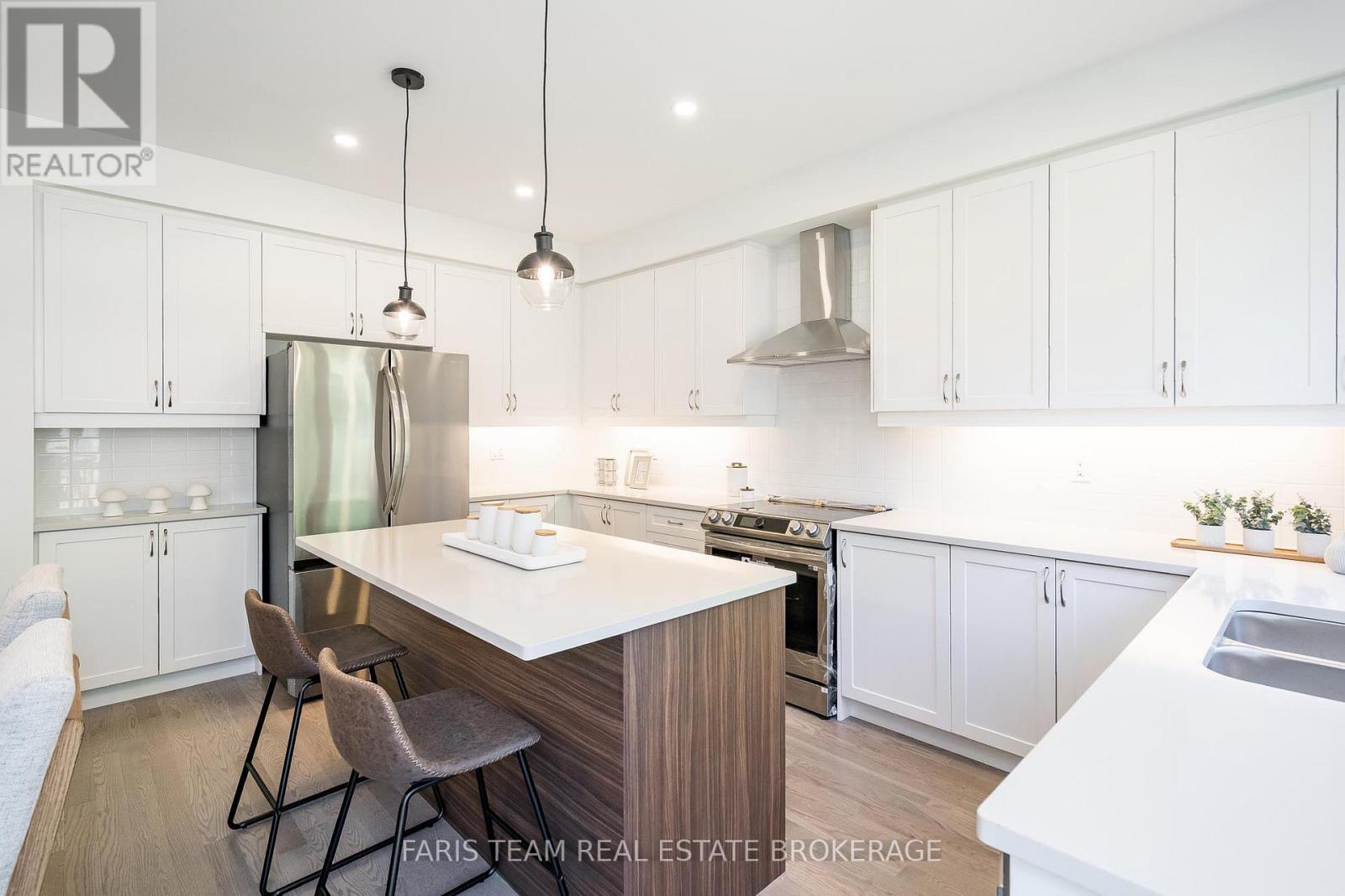 89 Berkely Street, Wasaga Beach, Ontario  L9Z 2N5 - Photo 7 - S12504566