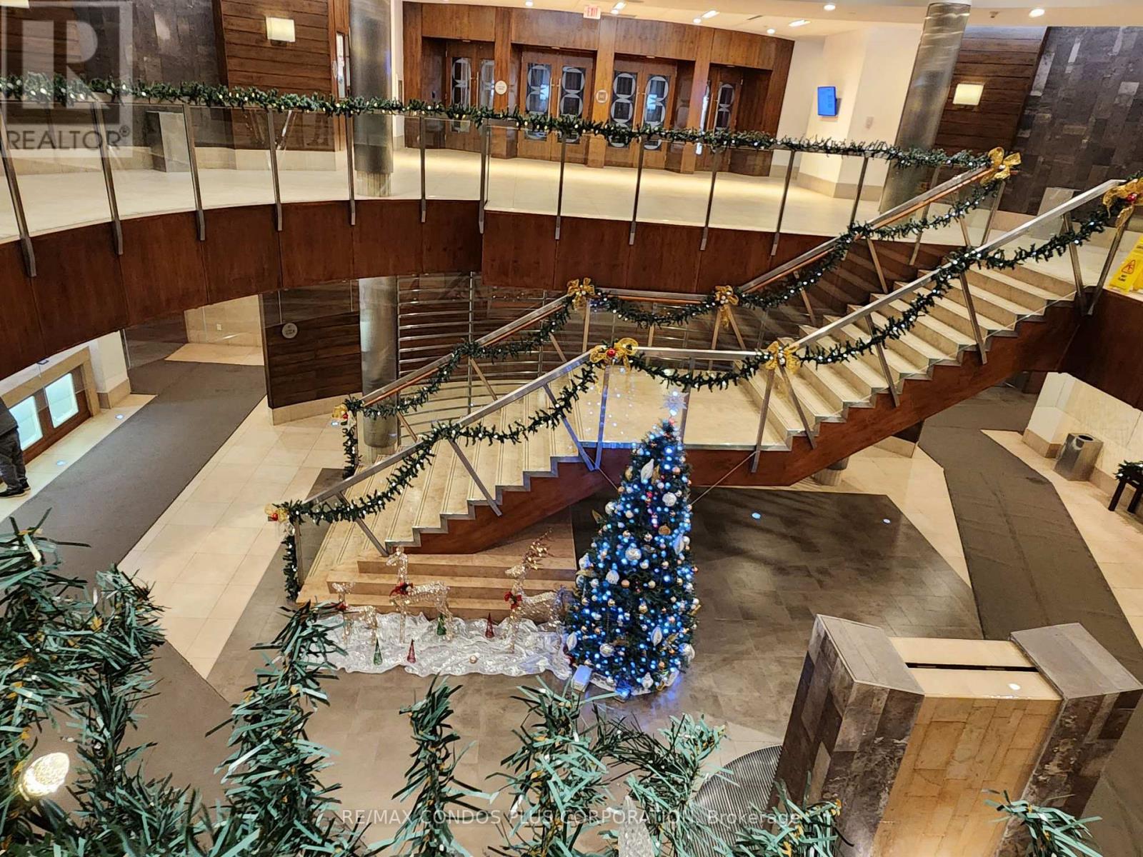 1509 - 3880 Duke Of York Boulevard, Mississauga, Ontario  L5B 4M7 - Photo 4 - W12595762